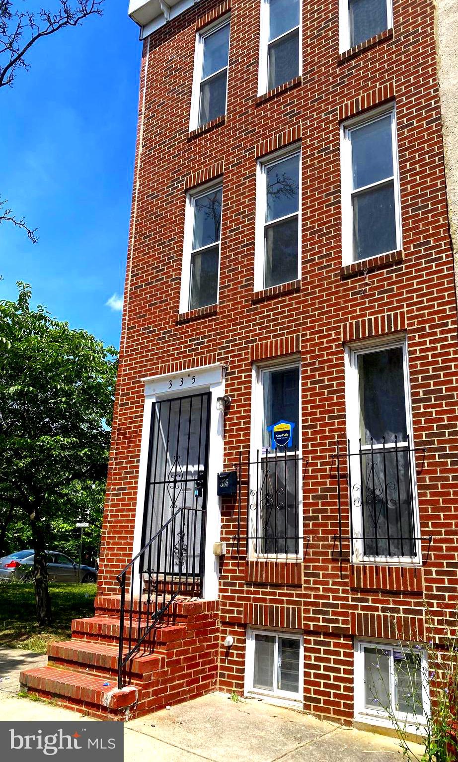 Welcome Home!
This beautiful, move-in ready end-of-group townhouse offers the perfect blend of comfort, space, and convenience across four levels—three finished levels and a clean, unfinished basement ideal for storage.
Step into an inviting open-concept main level featuring a spacious living room, dining area, and a modern kitchen, perfect for entertaining, along with a convenient half bath.
The second level includes two generously sized bedrooms and a full bathroom, while the third level features a large private primary suite with its own full bath. Enjoy high ceilings and beautiful hardwood floors throughout all three levels, plus stainless steel appliances, in-unit washer and dryer, and a private rear patio for outdoor relaxation.
Located just minutes from Downtown Baltimore, this home offers easy access to top institutions and attractions including:
Johns Hopkins University & Hospital, University of Maryland Medical Center & School of Pharmacy, Harvard Street arts and culture corridor, Camden Yards (Orioles Stadium), M&T Bank Stadium (Ravens Stadium), Baltimore’s Inner Harbor, Major commuter routes including I-95 and MD-295.
Whether you’re a student, medical professional, or commuter, this home puts you in the heart of it all. Don’t miss the opportunity to live in a well-maintained and conveniently located home in one of Baltimore’s most connected neighborhoods!