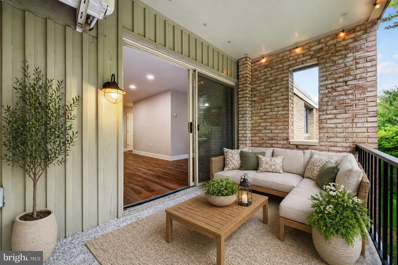 JEFFERSON CHASE - Residential