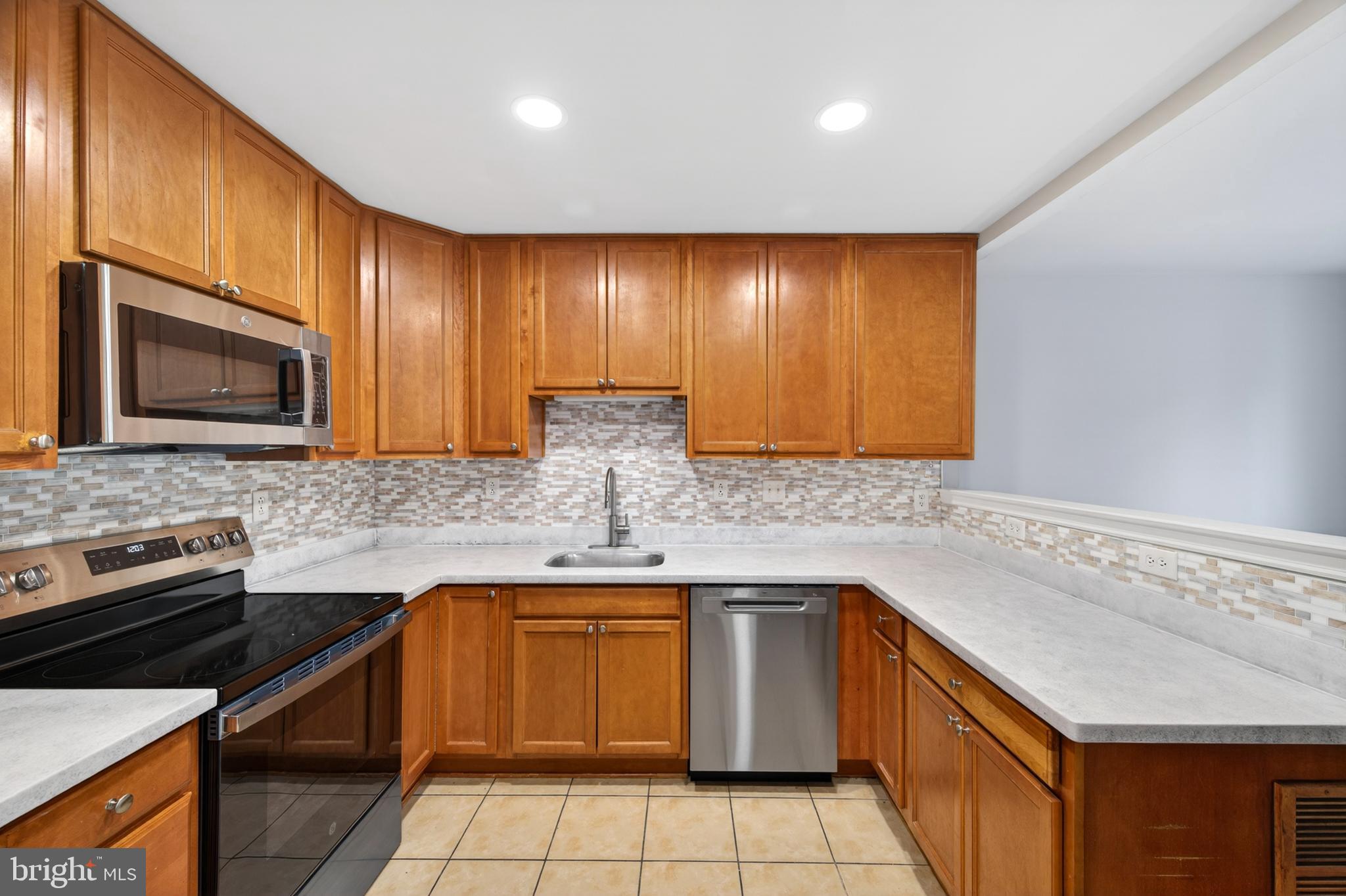 JEFFERSON CHASE - Residential