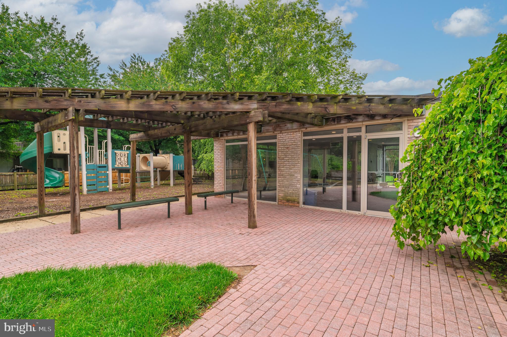 JEFFERSON CHASE - Residential