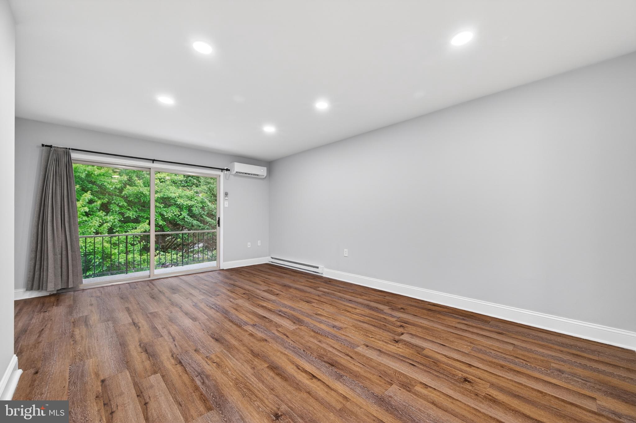 JEFFERSON CHASE - Residential