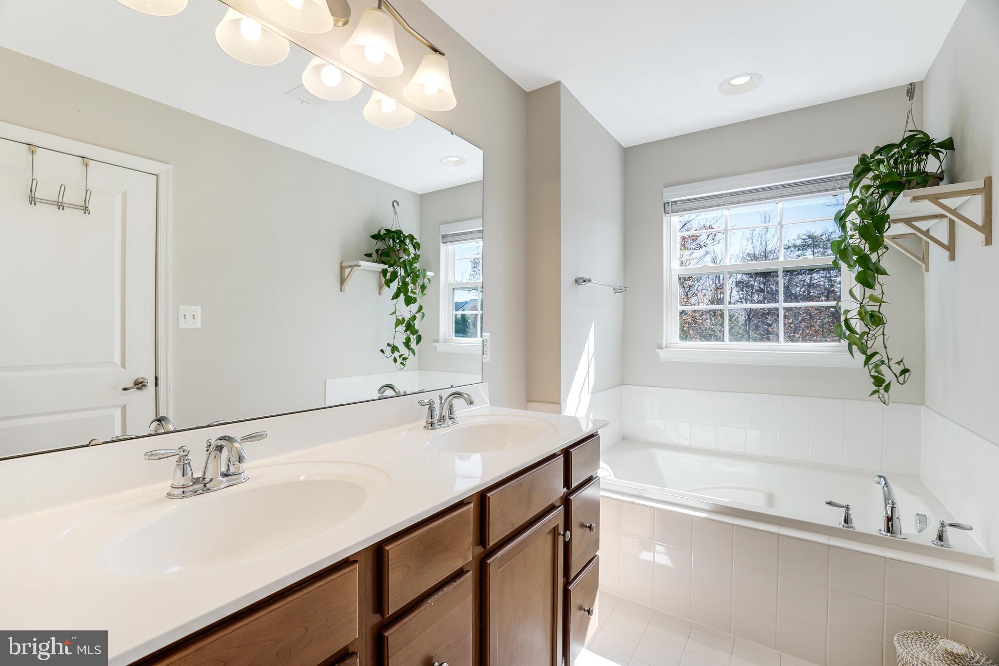 AUTUMN OAKS - Residential