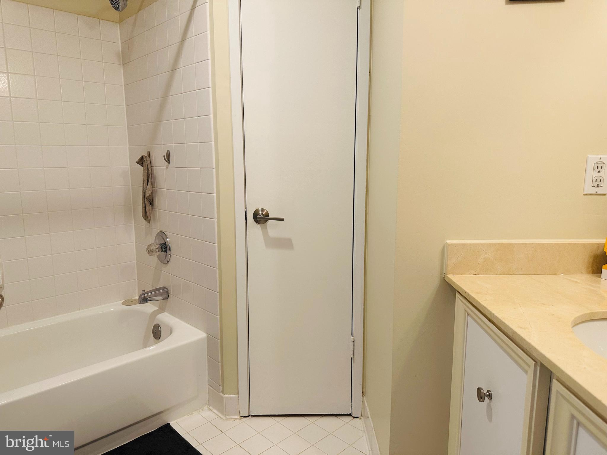 WOODROCK - Residential Lease