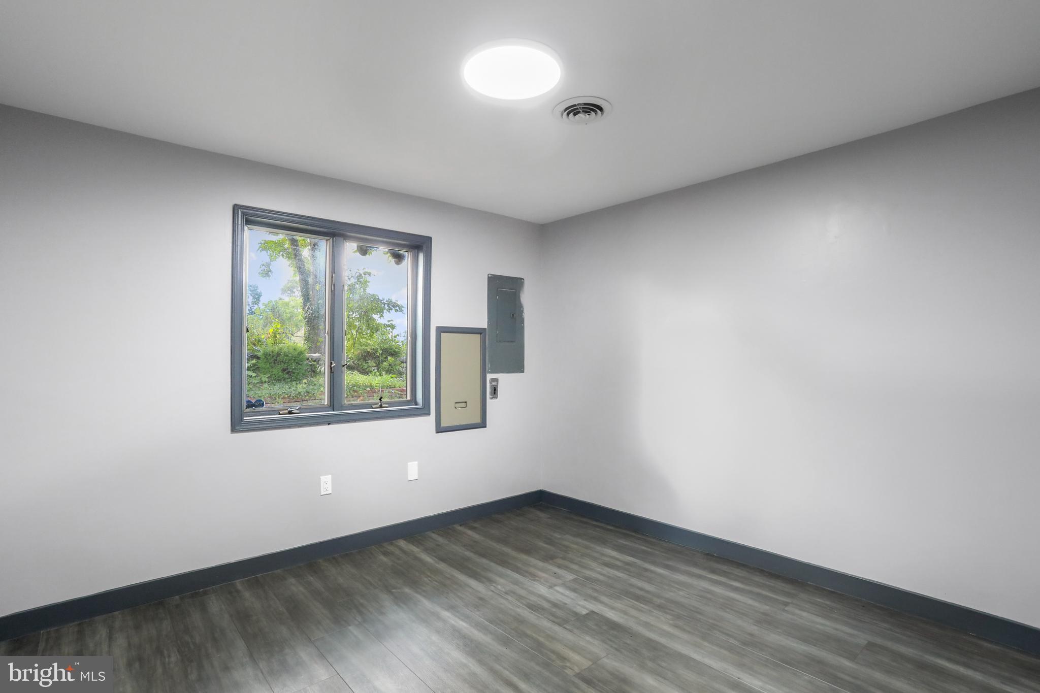 CLIFTON SQUARE - Commercial Lease