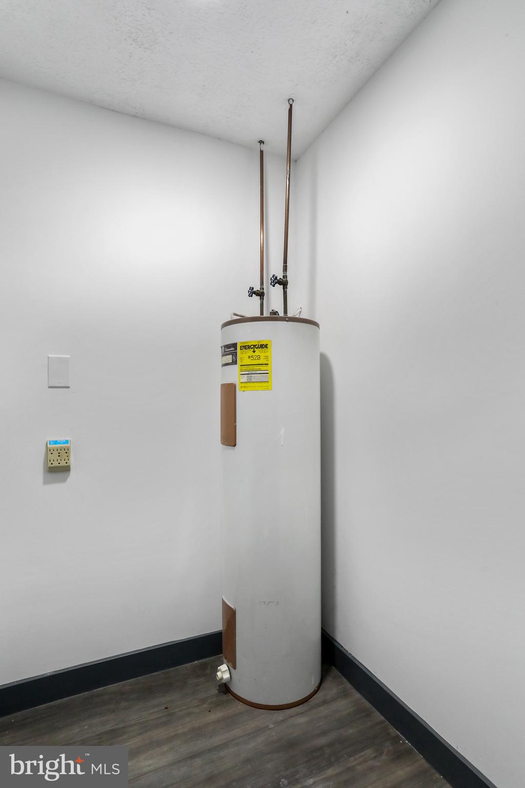 CLIFTON SQUARE - Commercial Lease