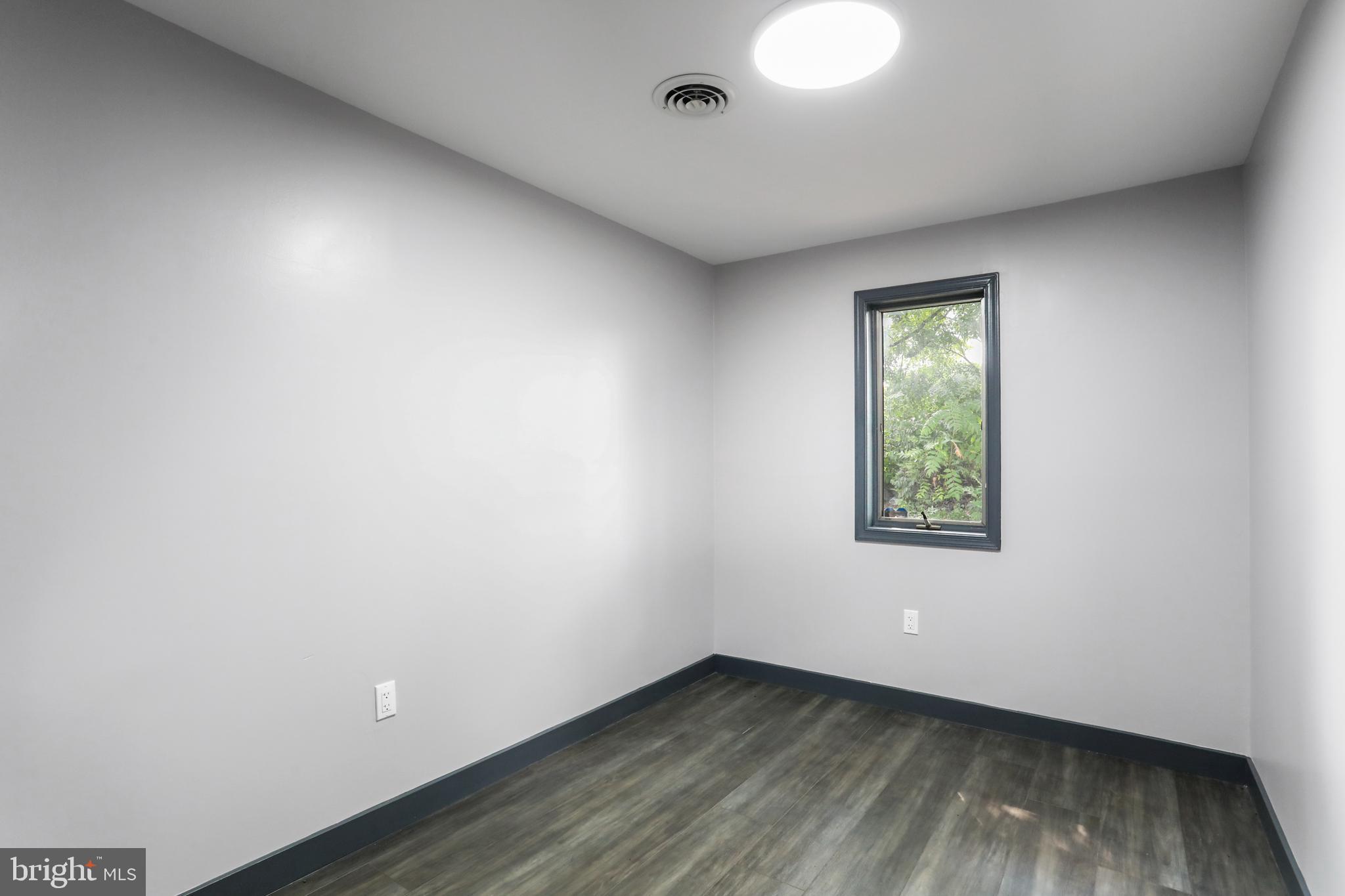 CLIFTON SQUARE - Commercial Lease