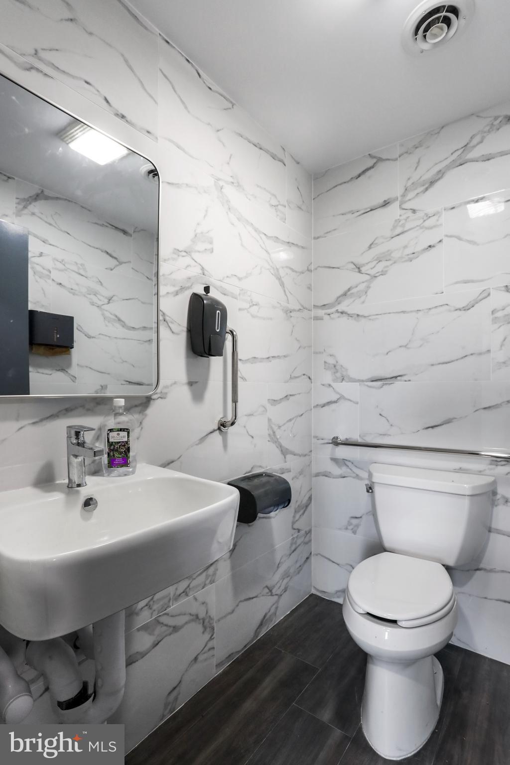 CLIFTON SQUARE - Commercial Lease