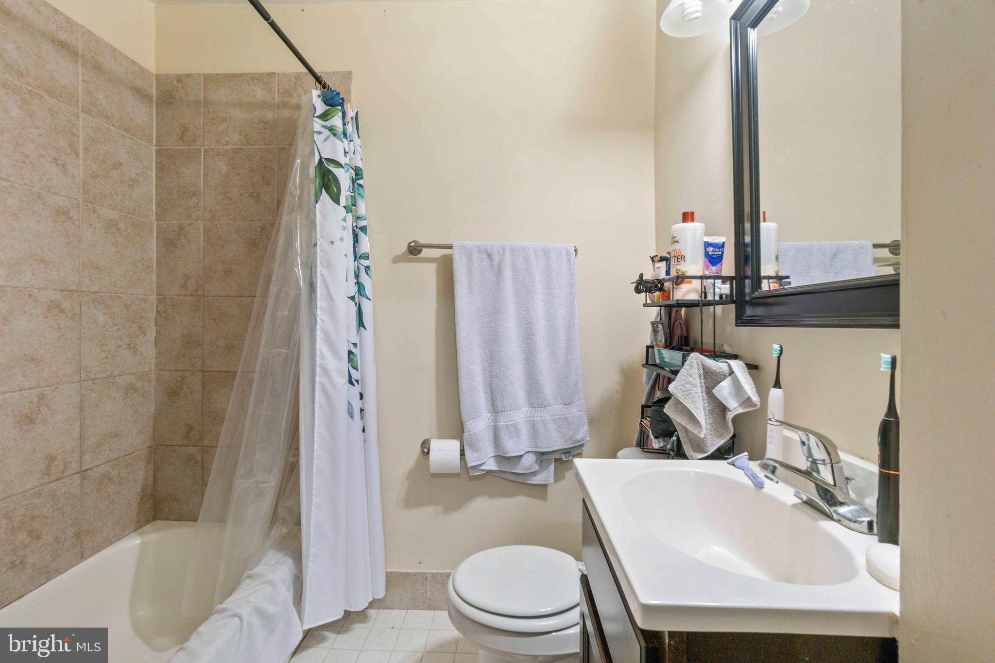 ROLAND PARK - Residential Income