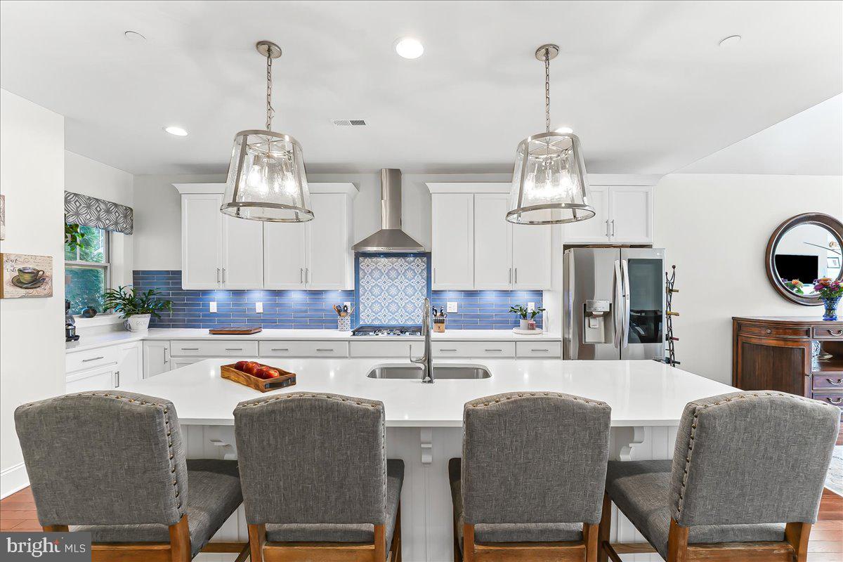 1025 JAMES WALTER WAY