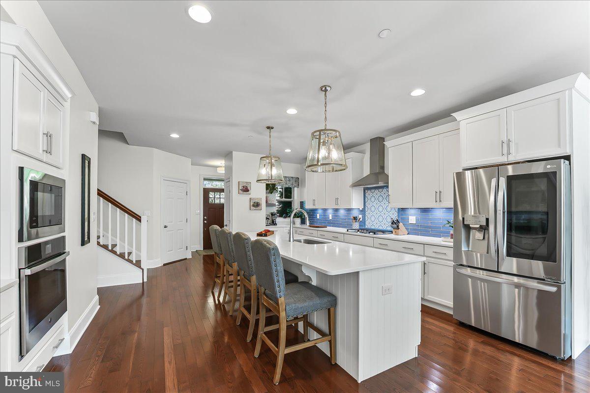 1025 JAMES WALTER WAY