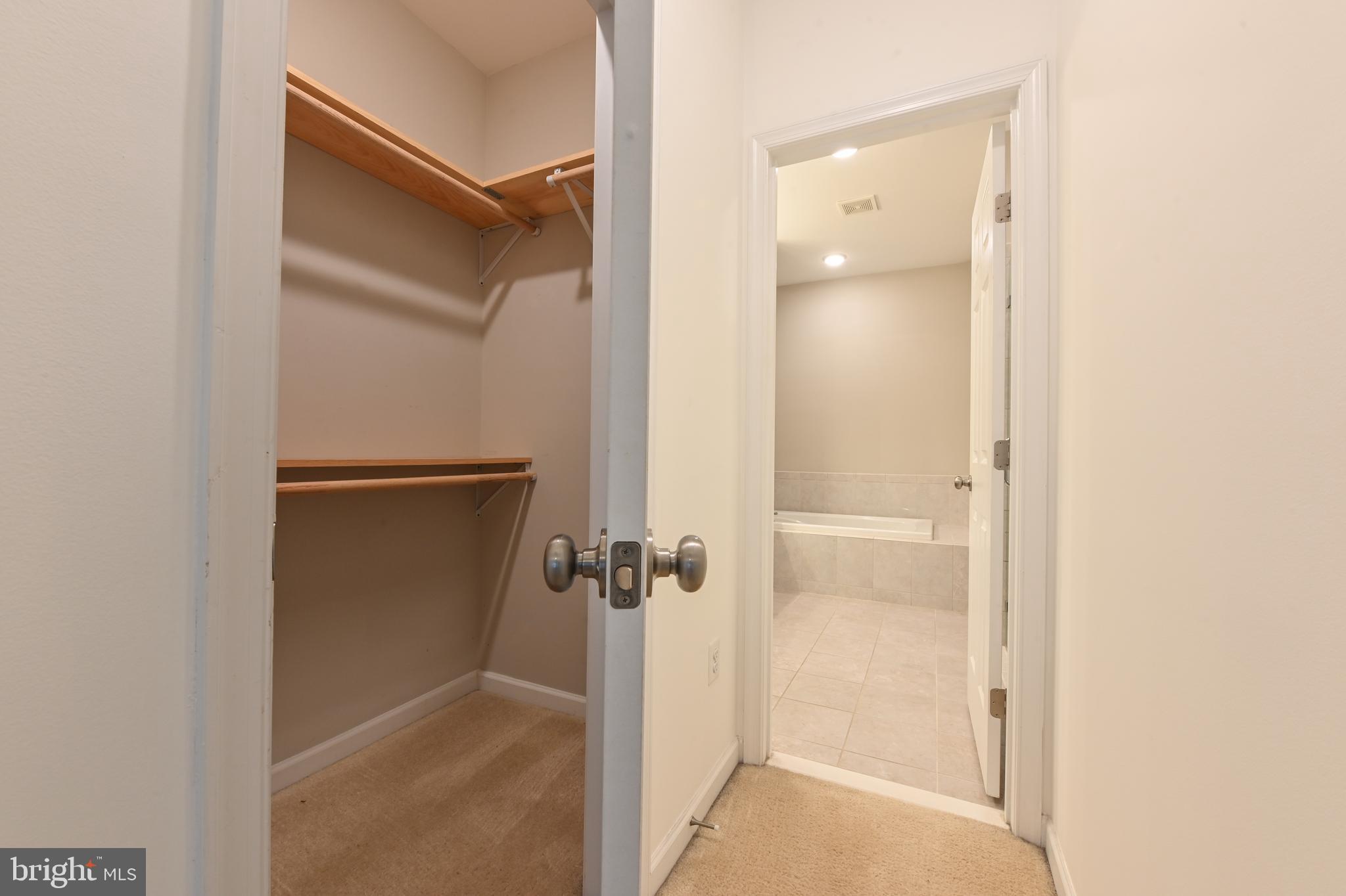 ADMIRALS SQUARE - Residential
