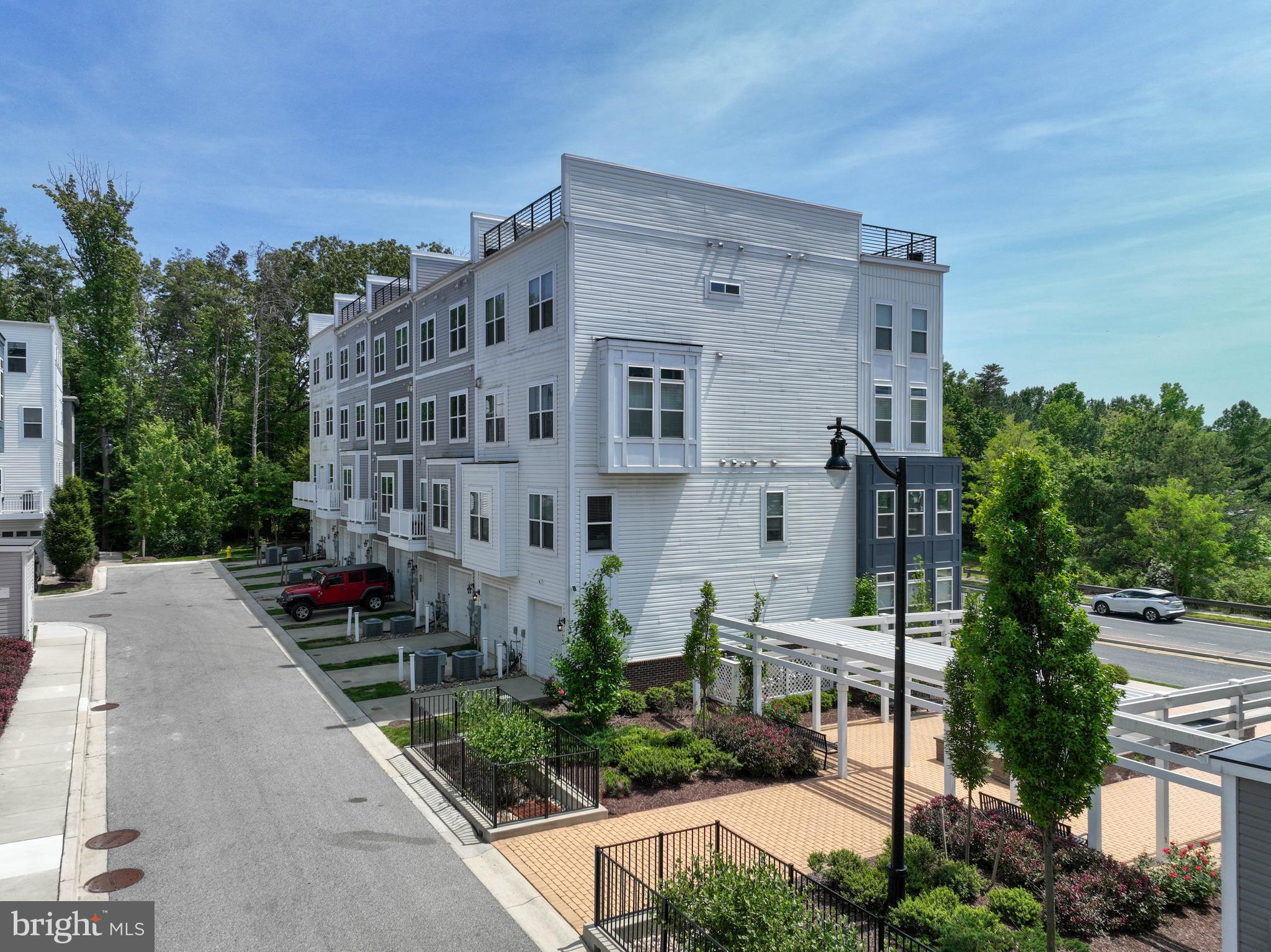 ADMIRALS SQUARE - Residential