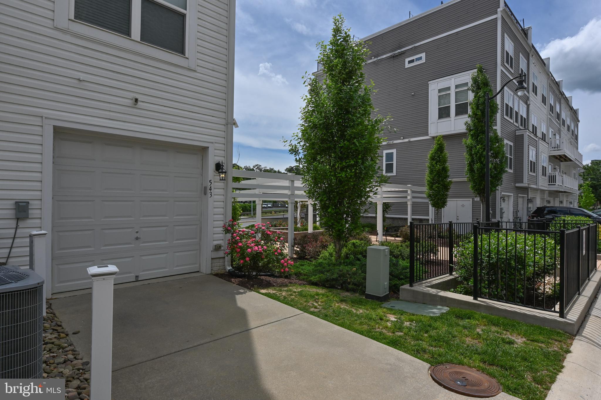 ADMIRALS SQUARE - Residential