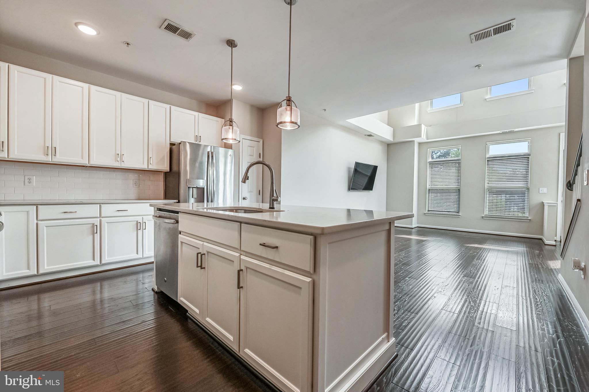 ADMIRALS SQUARE - Residential