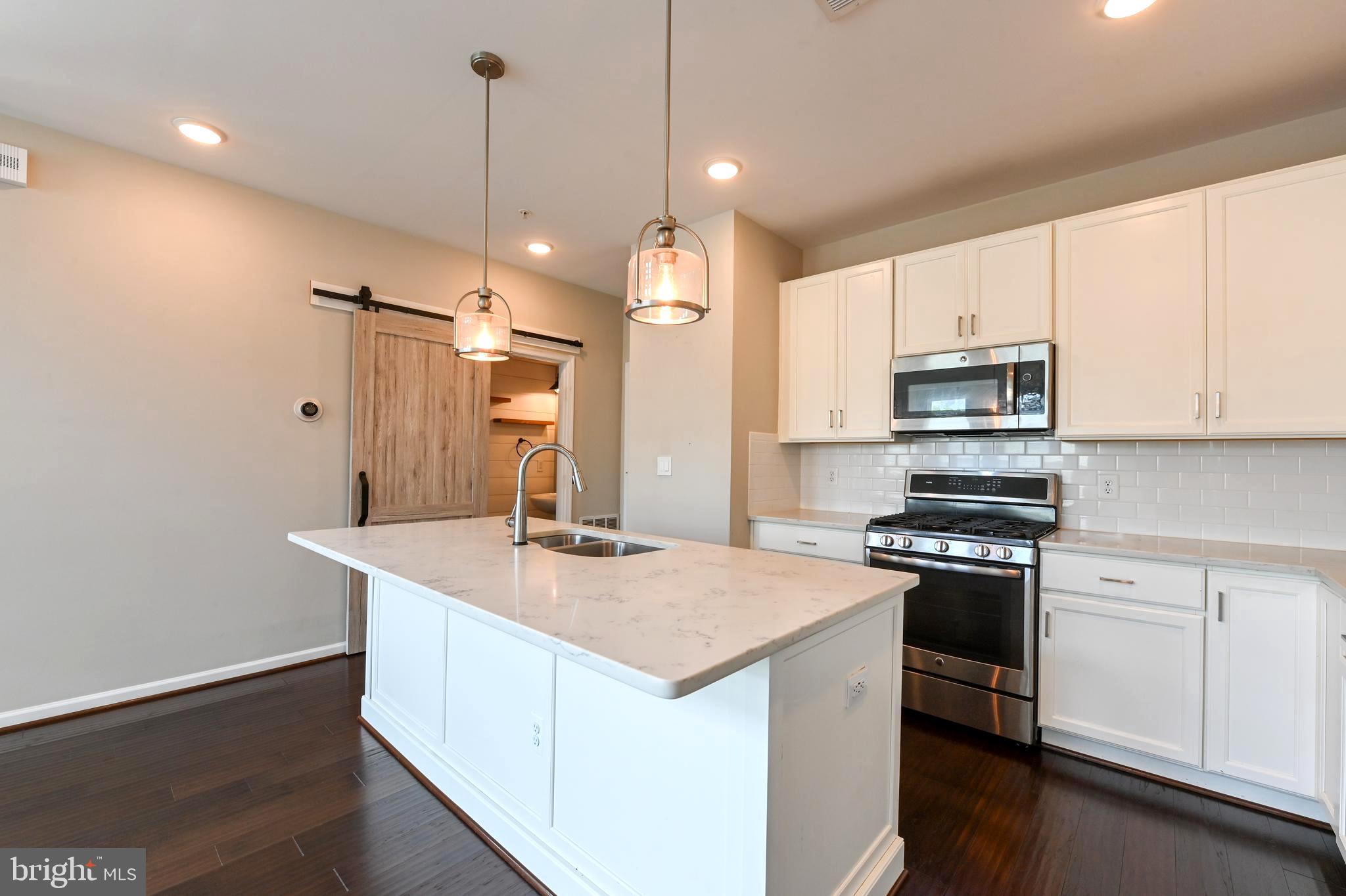 ADMIRALS SQUARE - Residential