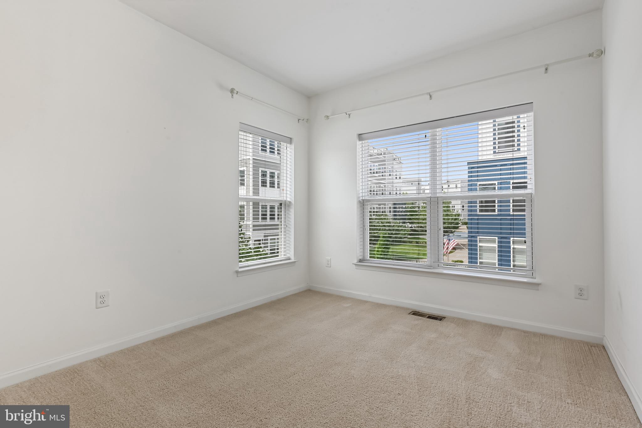 ADMIRALS SQUARE - Residential