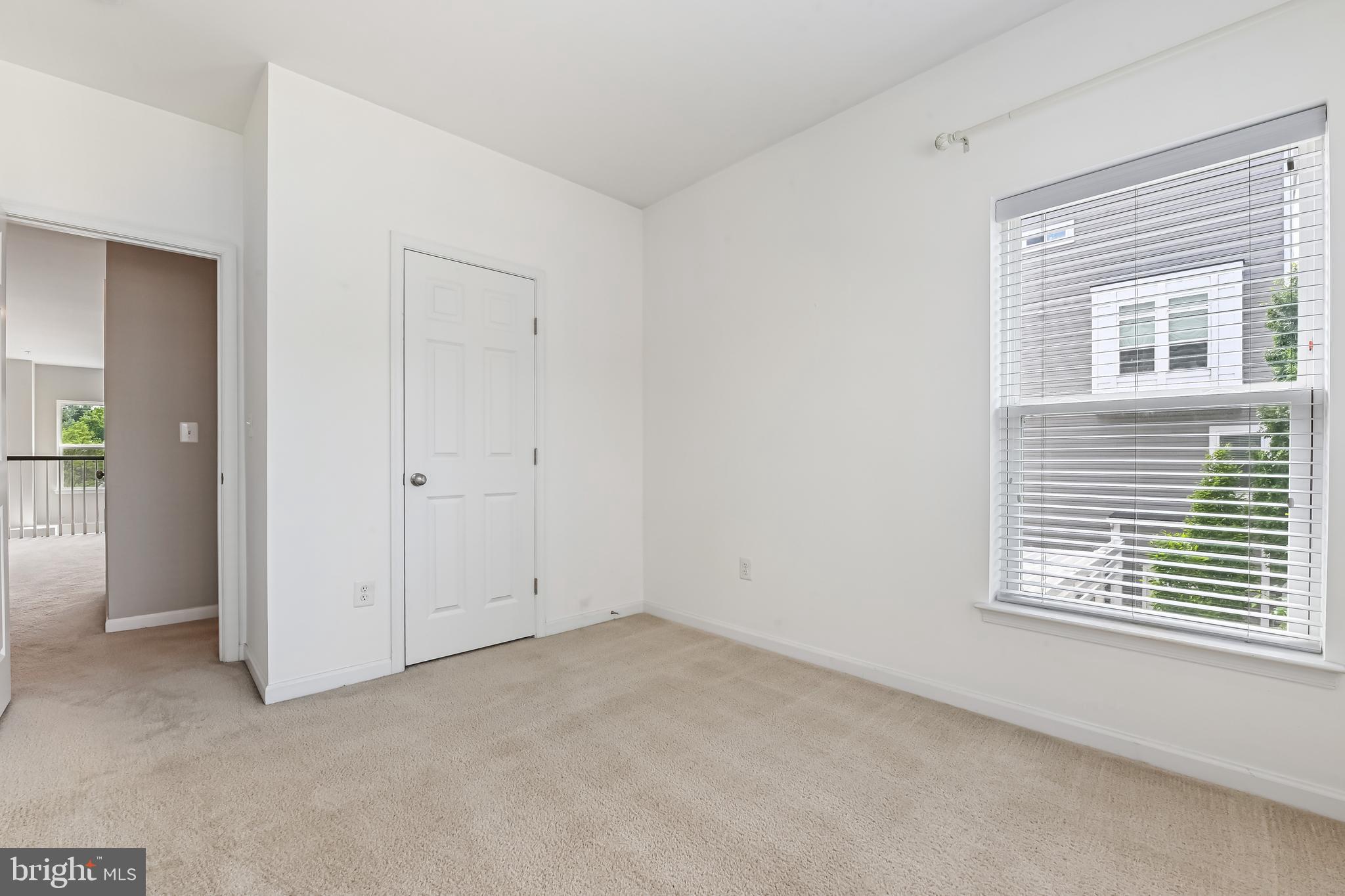 ADMIRALS SQUARE - Residential