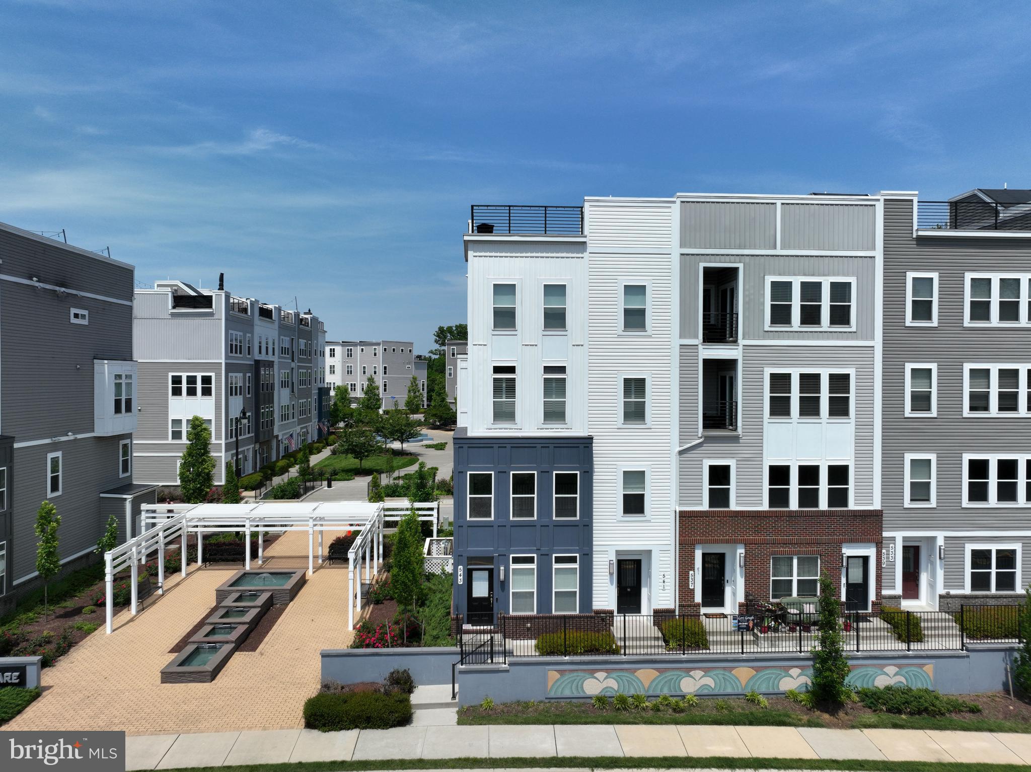 ADMIRALS SQUARE - Residential