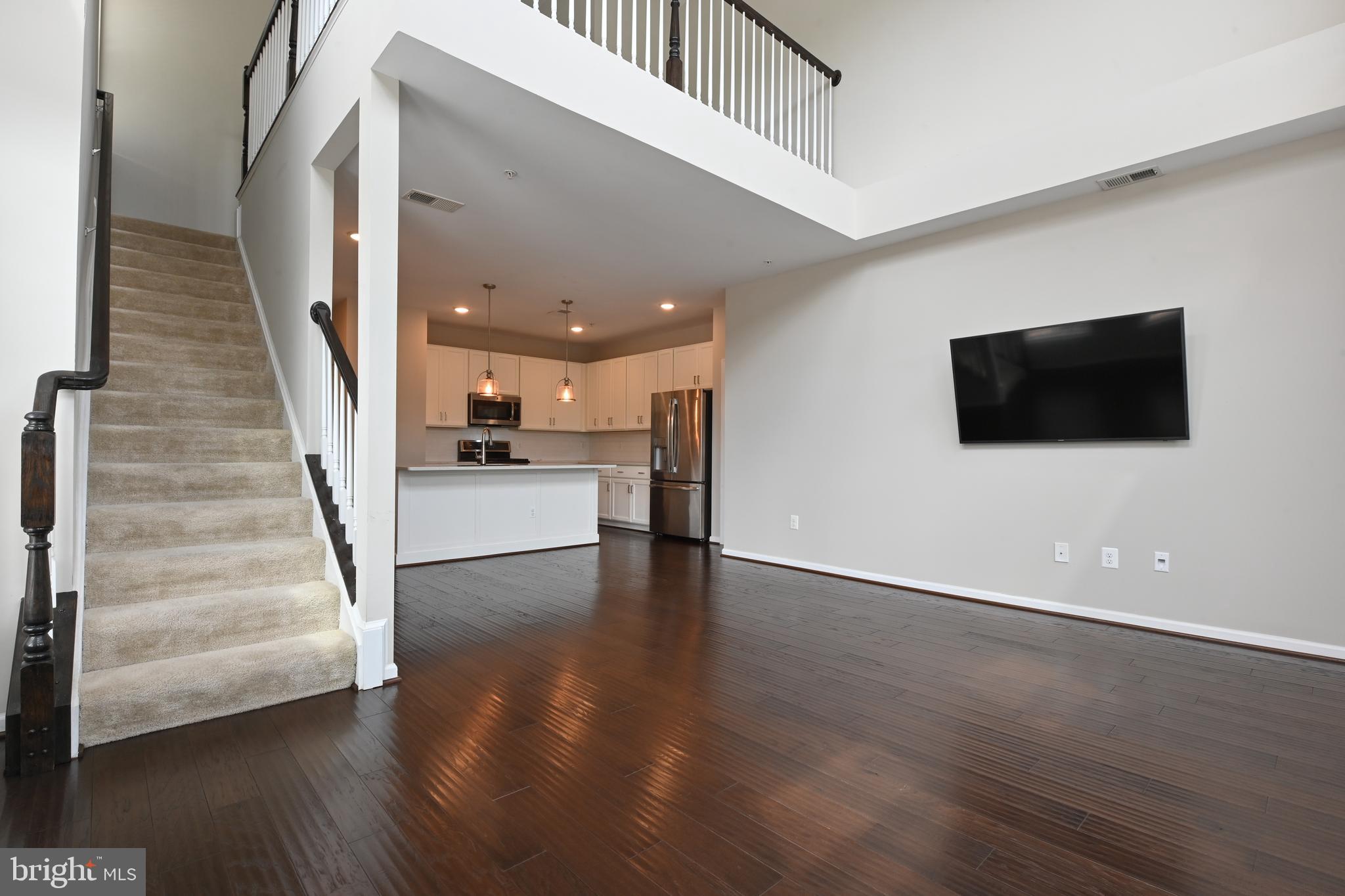 ADMIRALS SQUARE - Residential