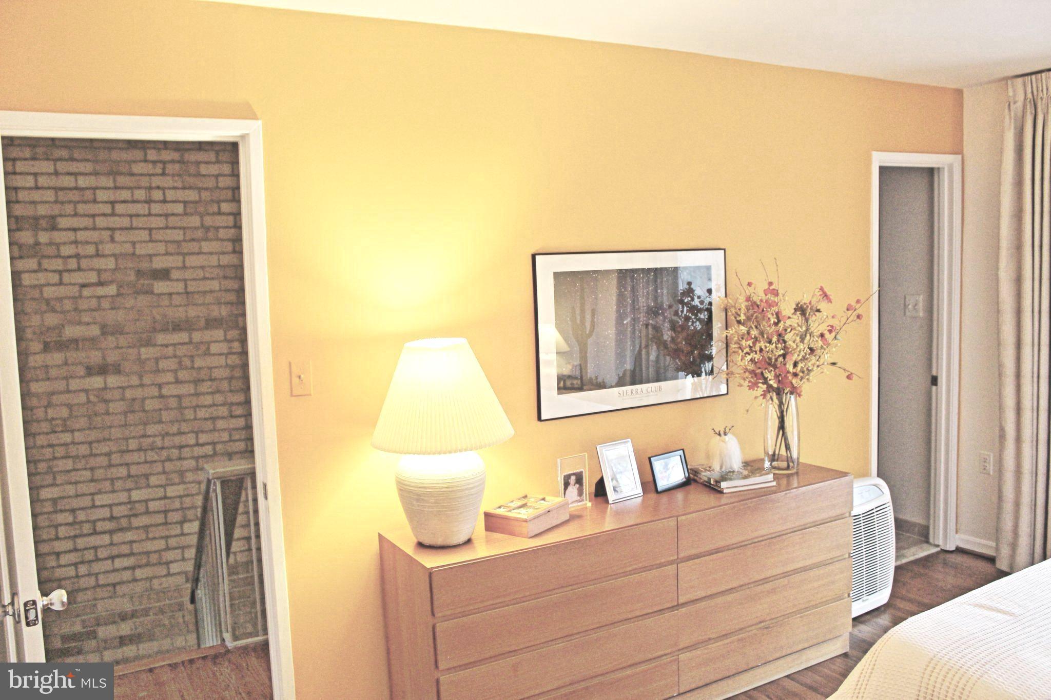 BRISTOW VILLAGE - Residential