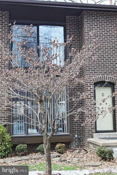 Photo of 4960 Schuyler Drive, ANNANDALE, VA 22003 (MLS # VAFX2293666)