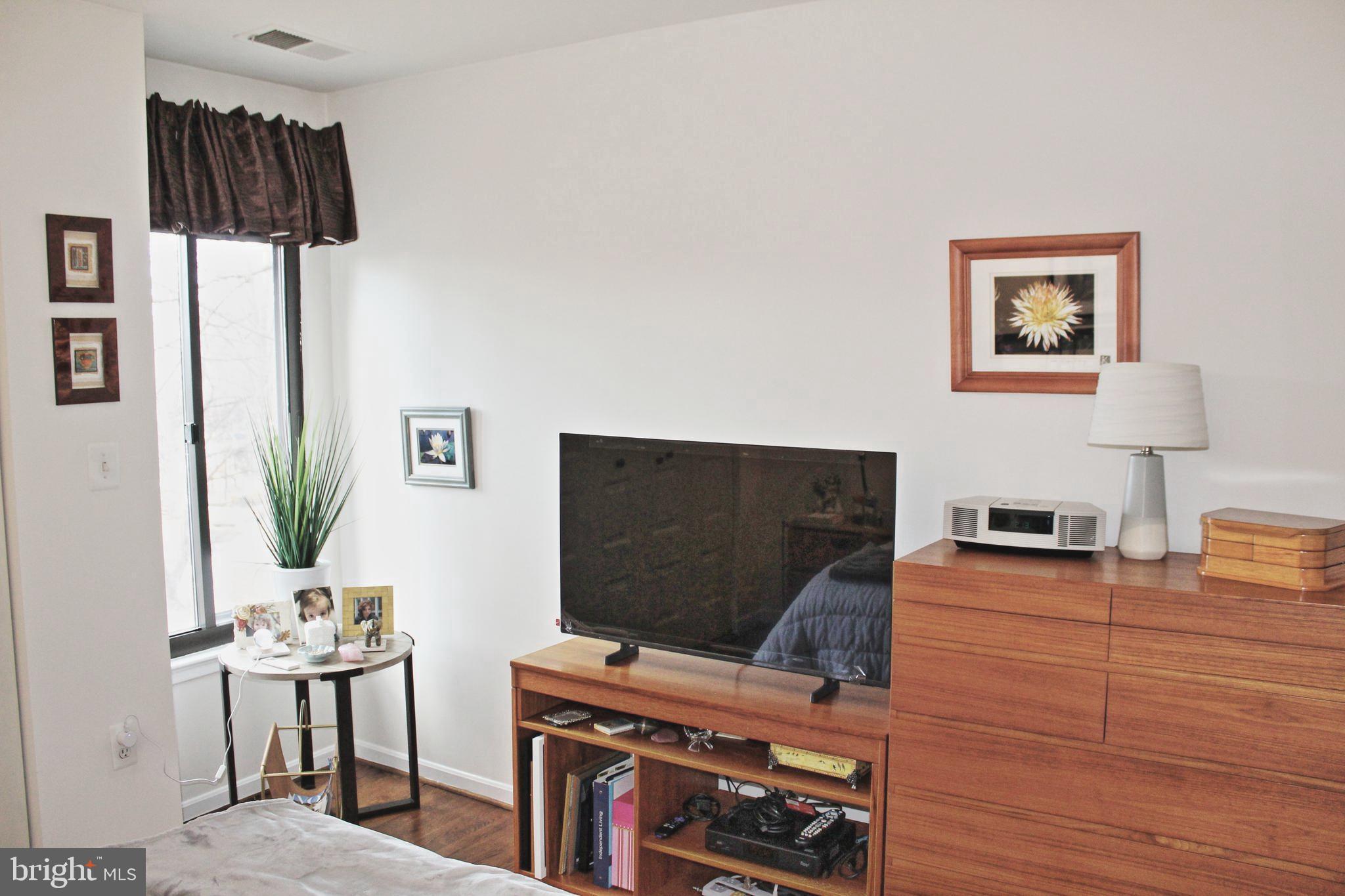 BRISTOW VILLAGE - Residential