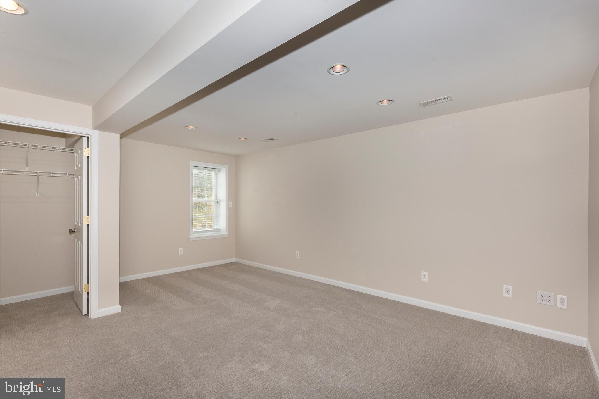 PEMBROOK WOODS - Residential