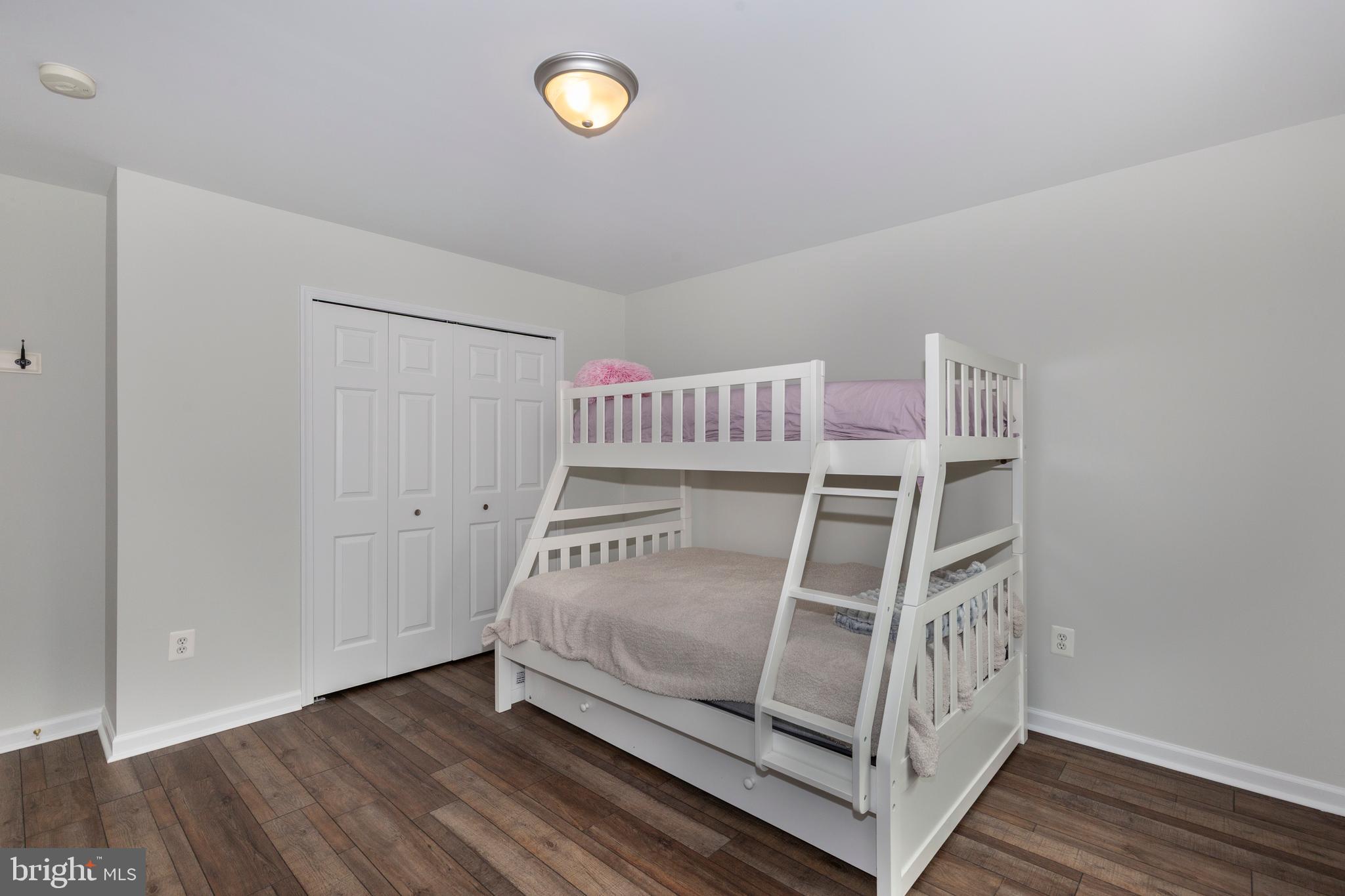 PEMBROOK WOODS - Residential