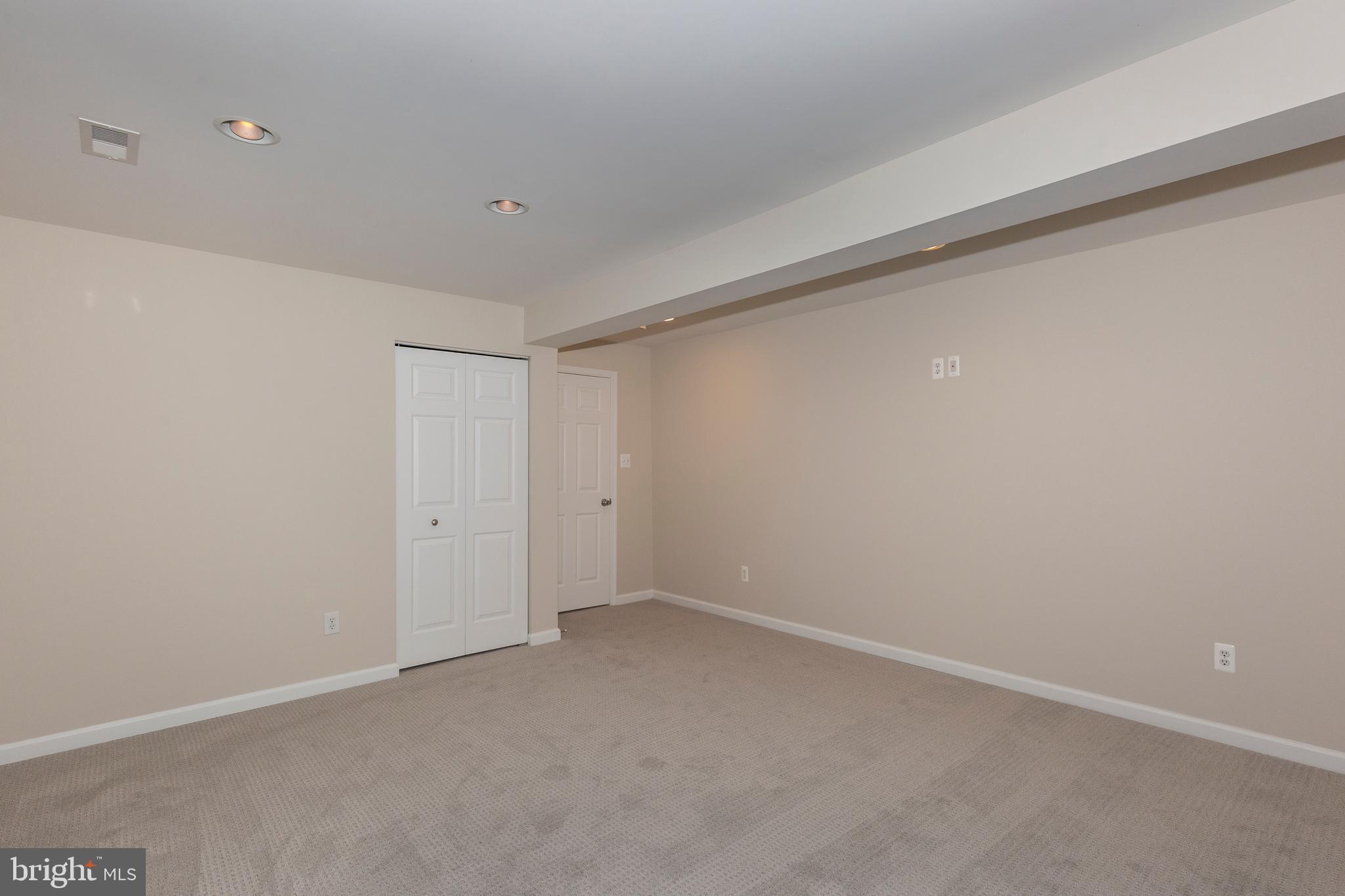 PEMBROOK WOODS - Residential