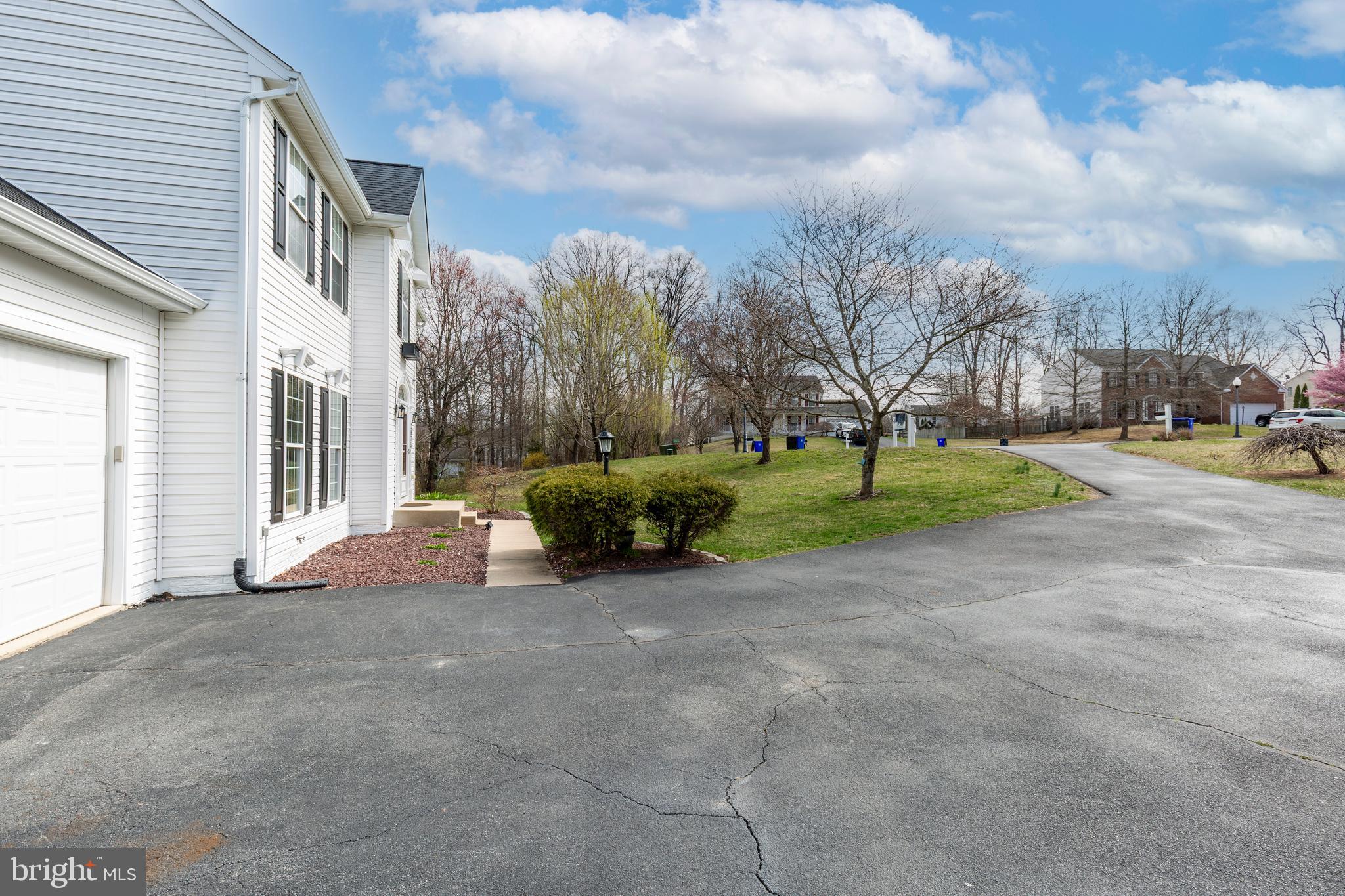 PEMBROOK WOODS - Residential