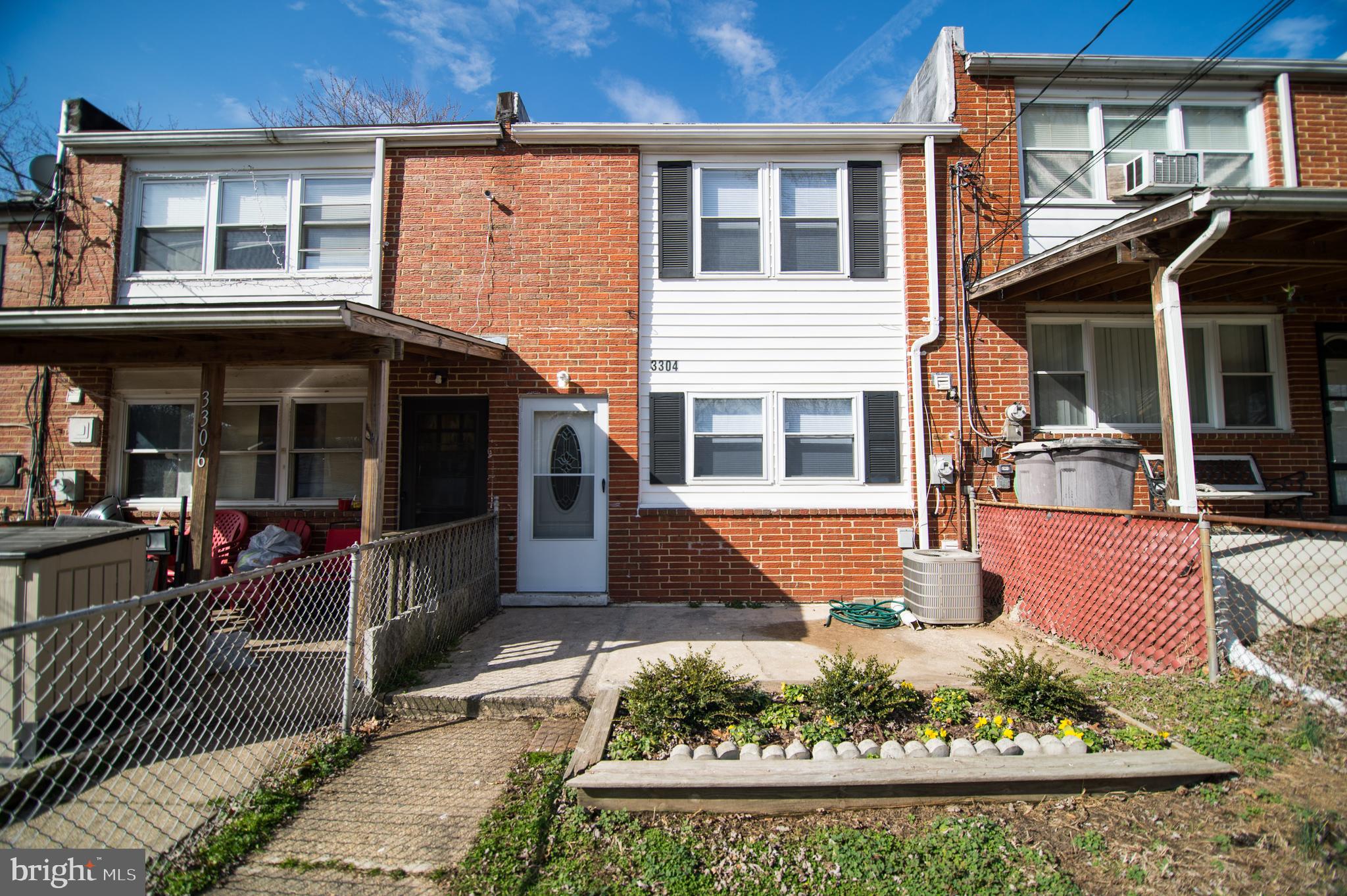 Available now. This unit was totally gutted and renovated in 2017 and still shows beautifully. Eat-in kitchen with cherry cabinets, granite counters and ceramic flooring. There is a laundry closet in the kitchen. The living room has laminate flooring, storage closet and opens up to a fenced backyard. Laminate floors throughout the upper level bedrooms. Full bath with ceramic tile plus a master bedroom with roomy closet. Front yard has a patio and is fenced. This unit has central A/C plus ceiling fans. No pets allowed. Minimum credit is 640.