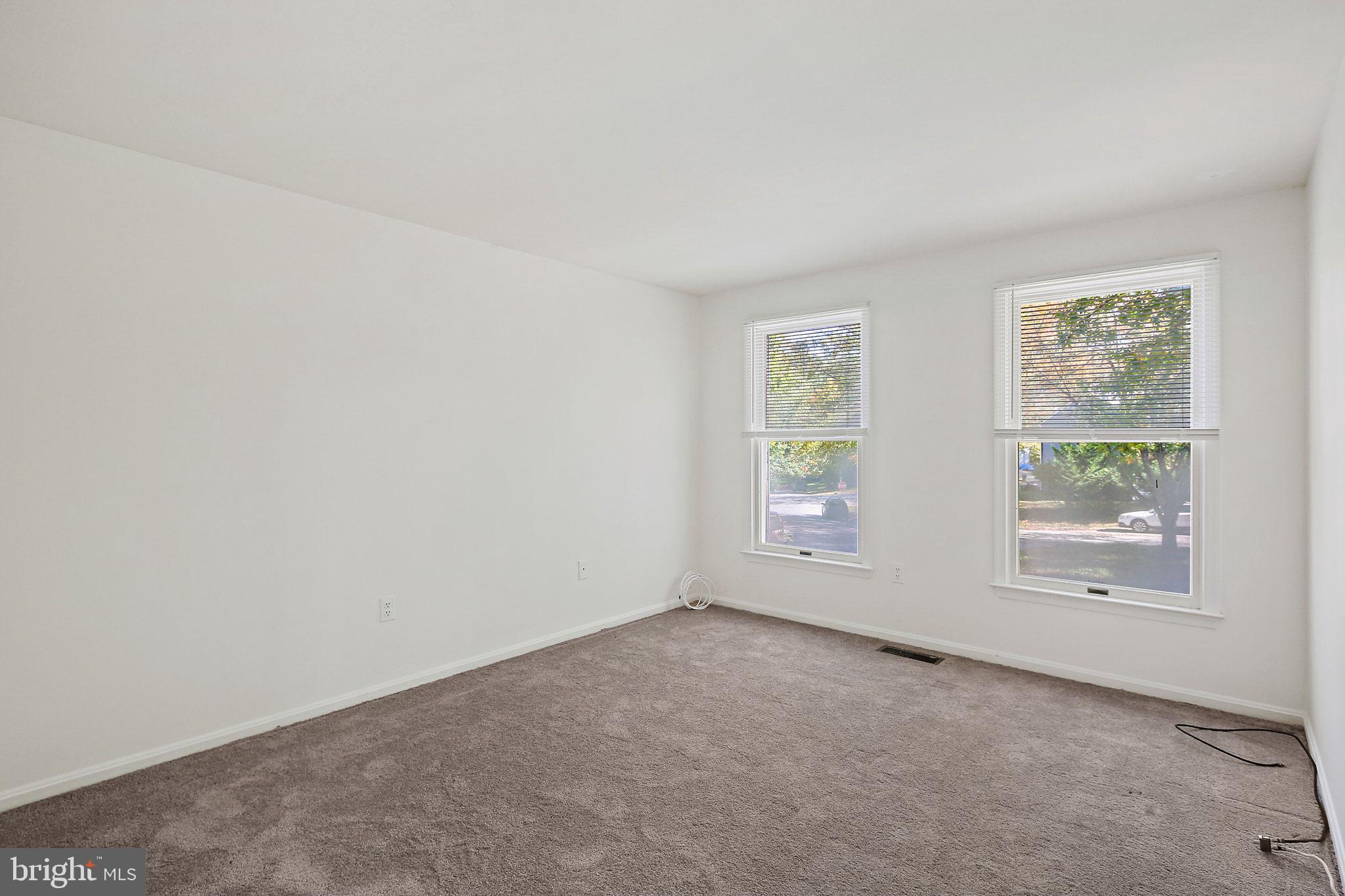 CLARY'S FOREST - Residential Lease