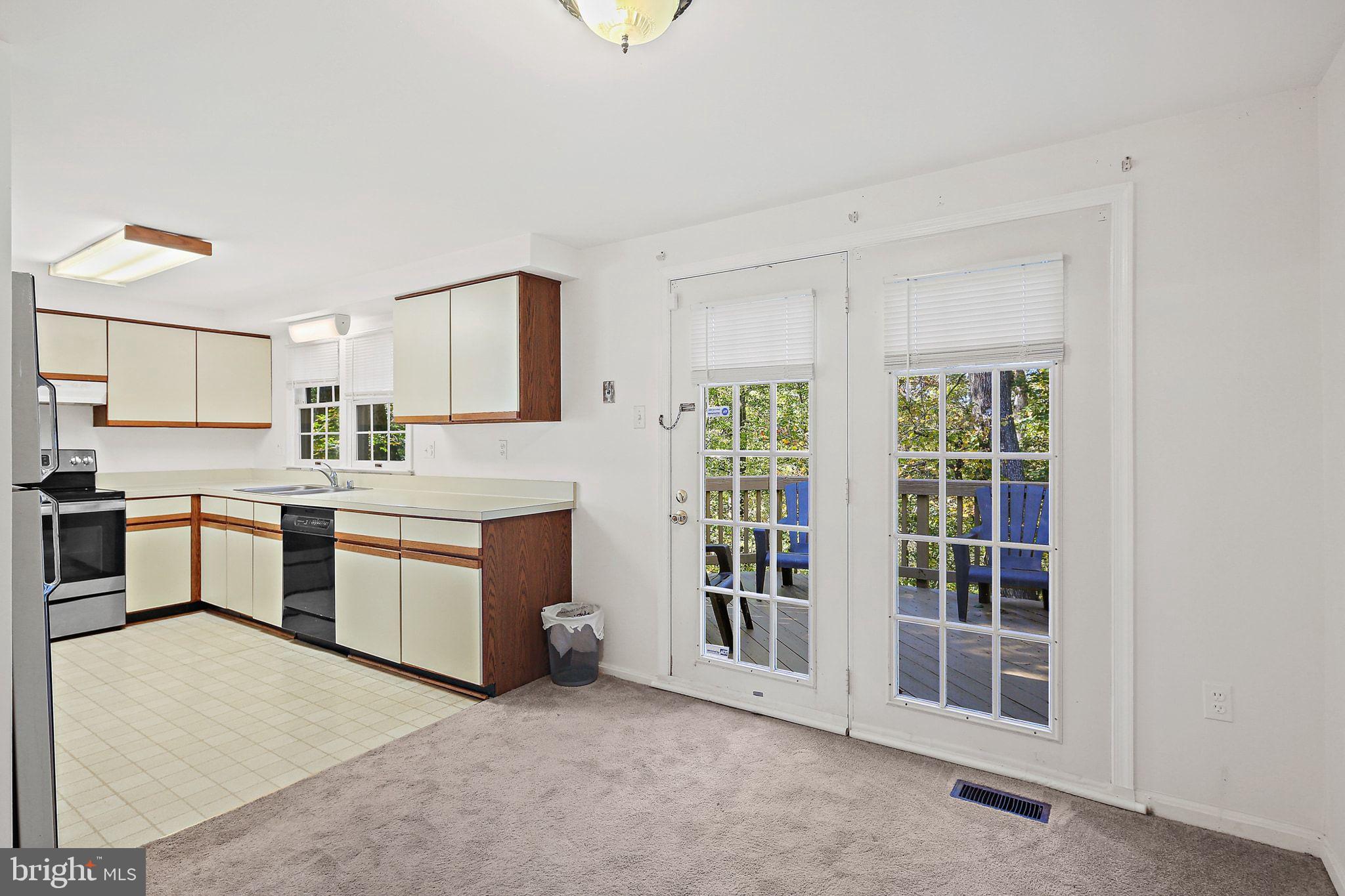 CLARY'S FOREST - Residential Lease