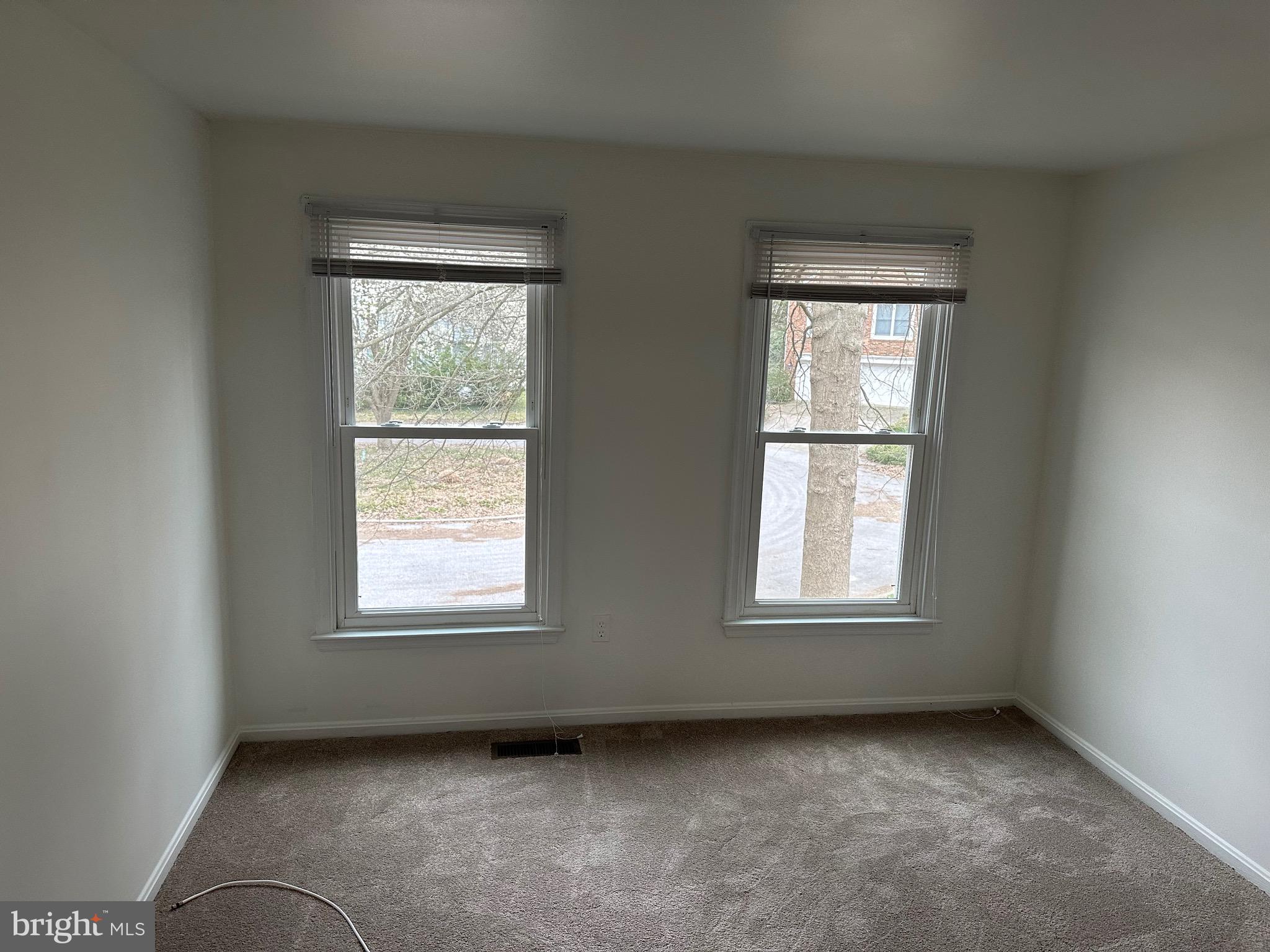 CLARY'S FOREST - Residential Lease