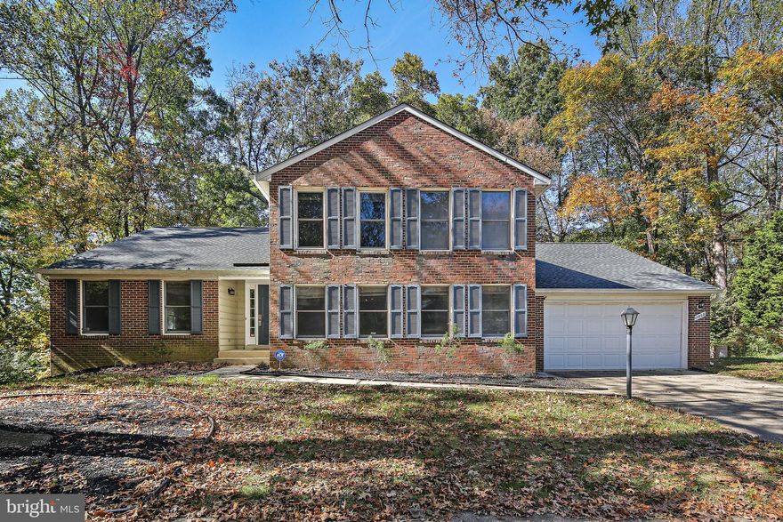 SPACIOUS COLONIAL HOME, END OF CUL-DE-SAC, OVERLOOKING WOODS AND MIDDLE PATUXENT ENVIRONMENTAL AREA. FIRST FLOOR PRIMARY BEDROOM SUITE. THREE BEDROOMS AND TWO FULL BATHS ON THE UPPER LEVEL. CUSTOM MULTI-LEVEL DECKING. IMMEDIATE OCCUPANCY.