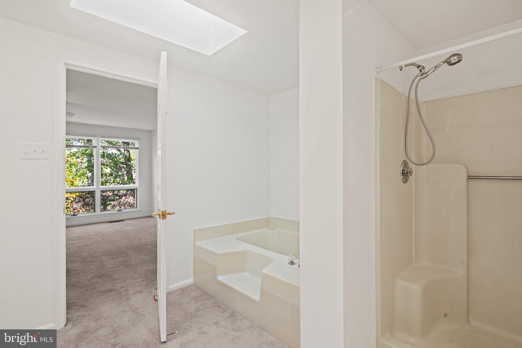 CLARY'S FOREST - Residential Lease