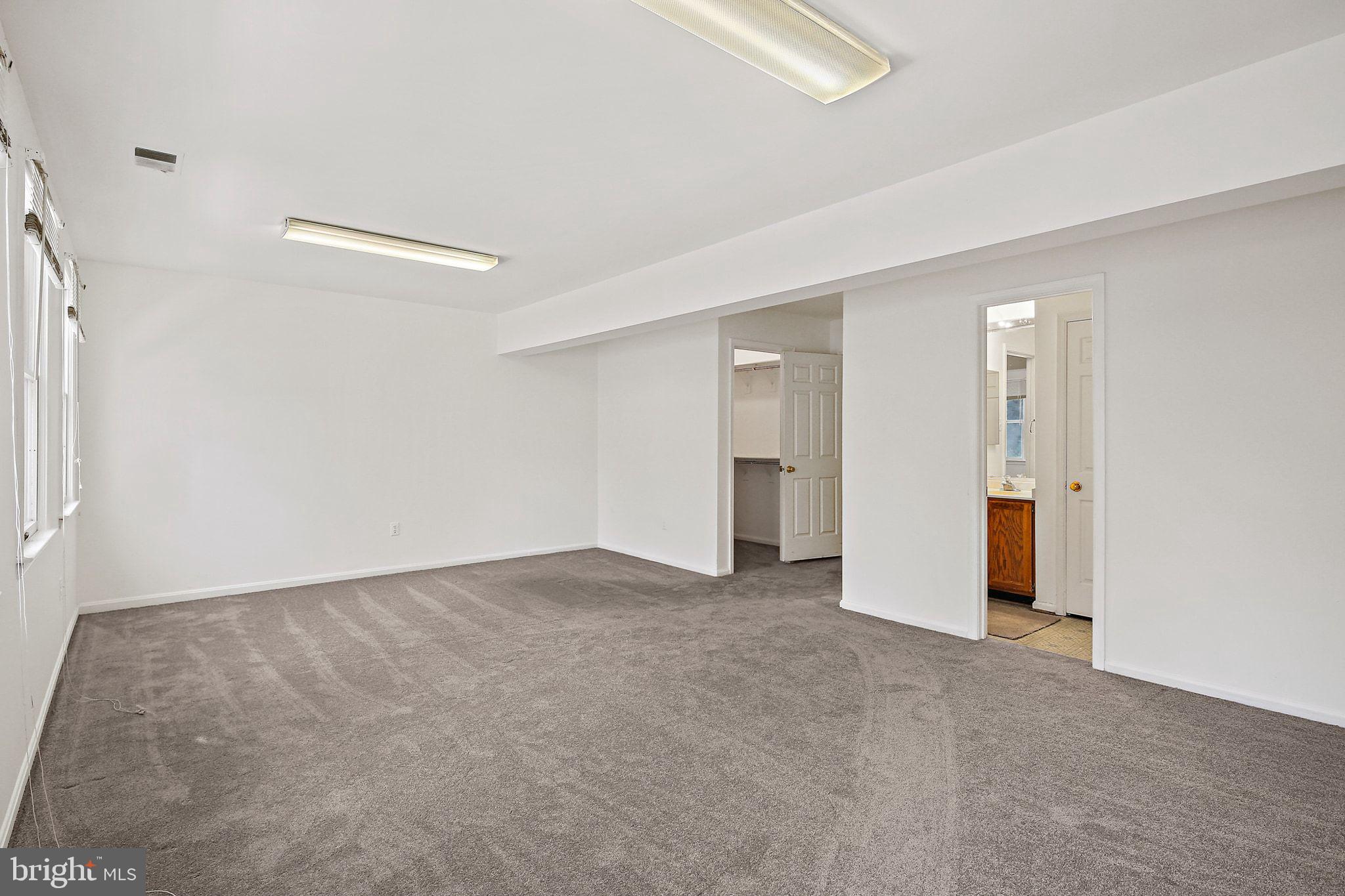 CLARY'S FOREST - Residential Lease