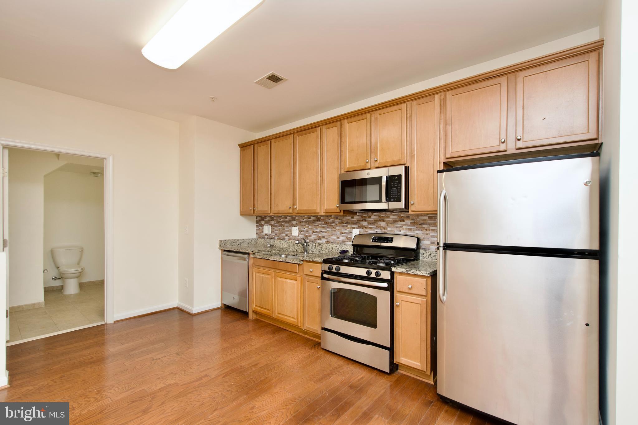 LINDEN ROW CONDOMINIUM - Residential Lease