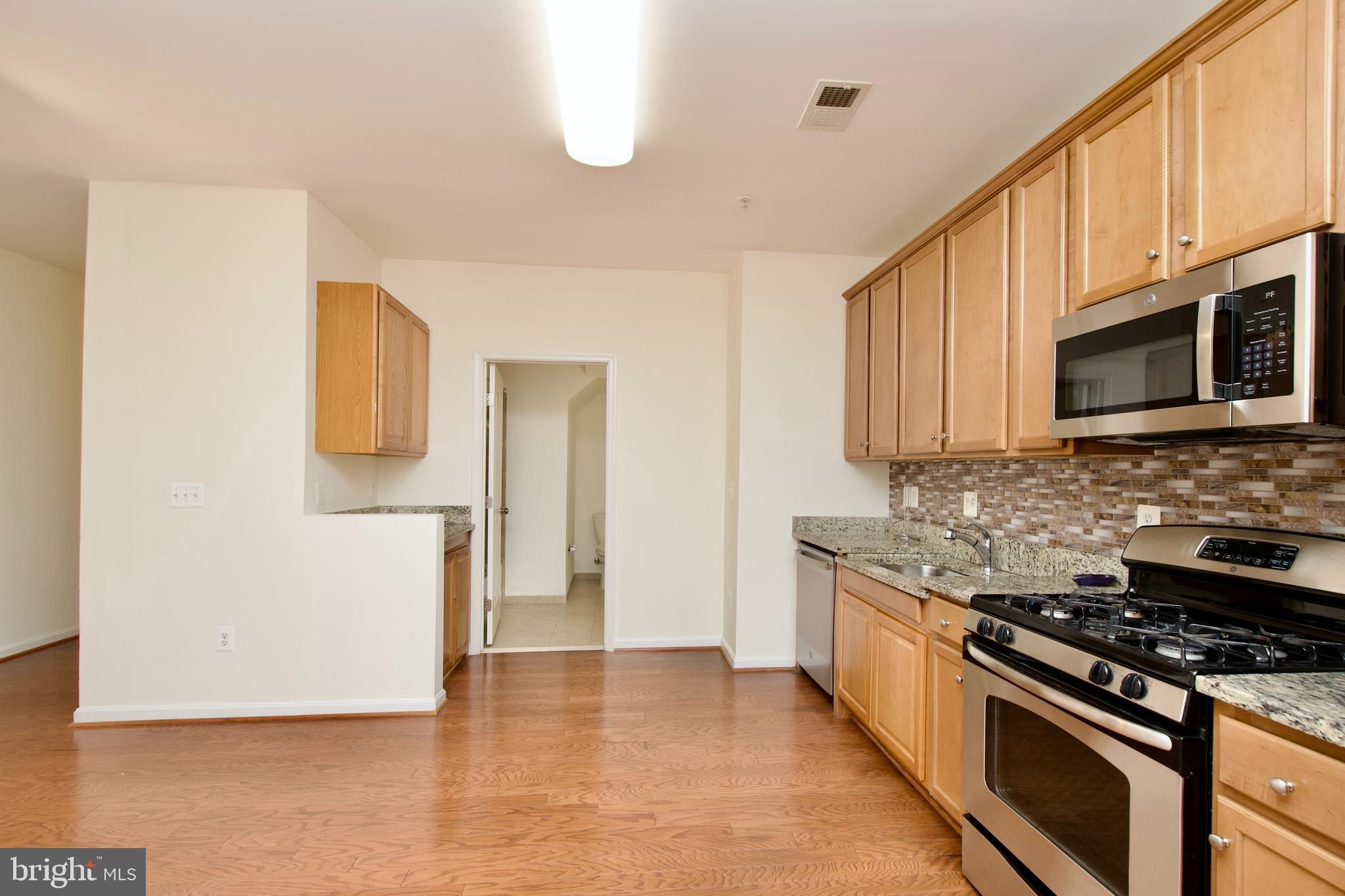 LINDEN ROW CONDOMINIUM - Residential Lease