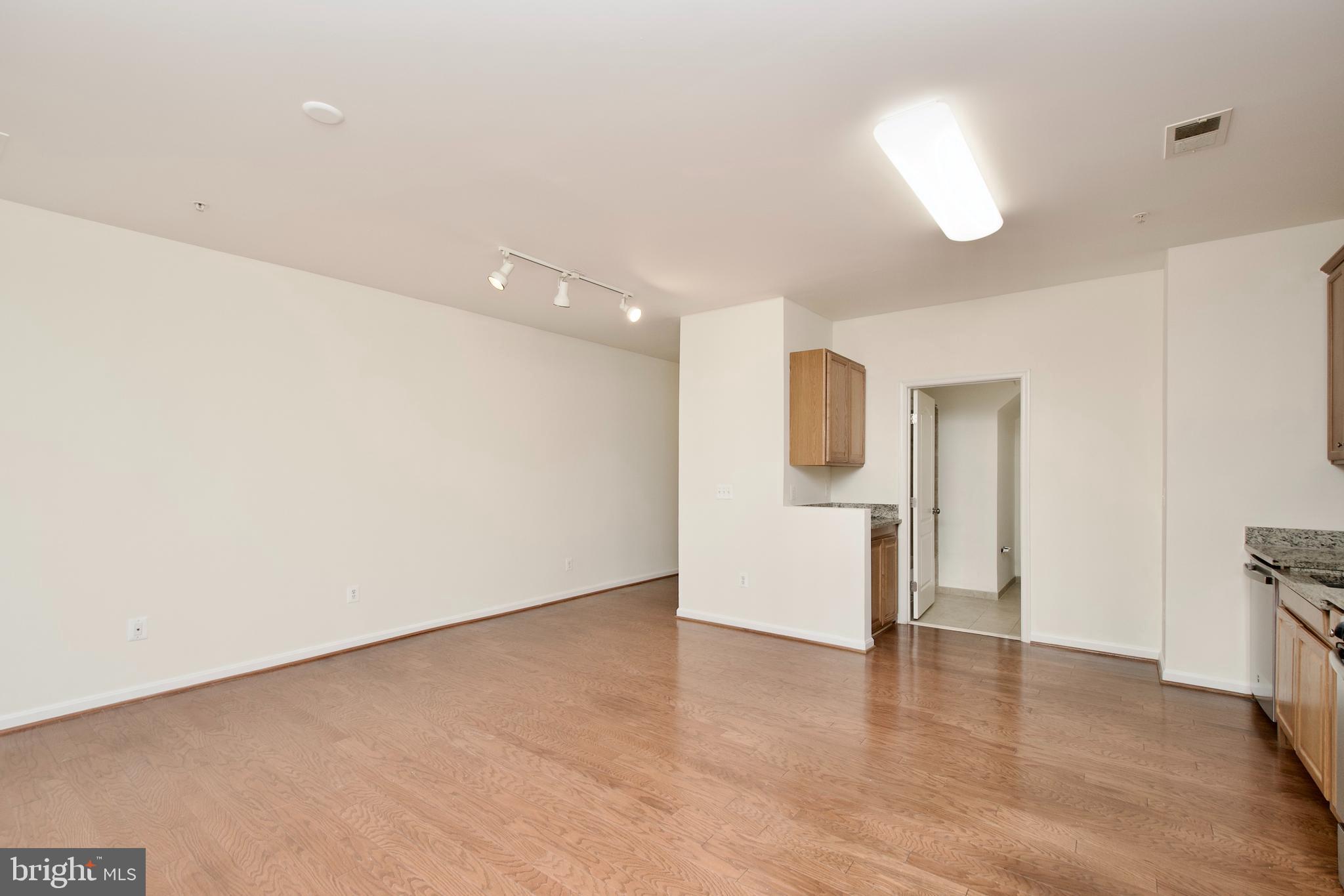 LINDEN ROW CONDOMINIUM - Residential Lease