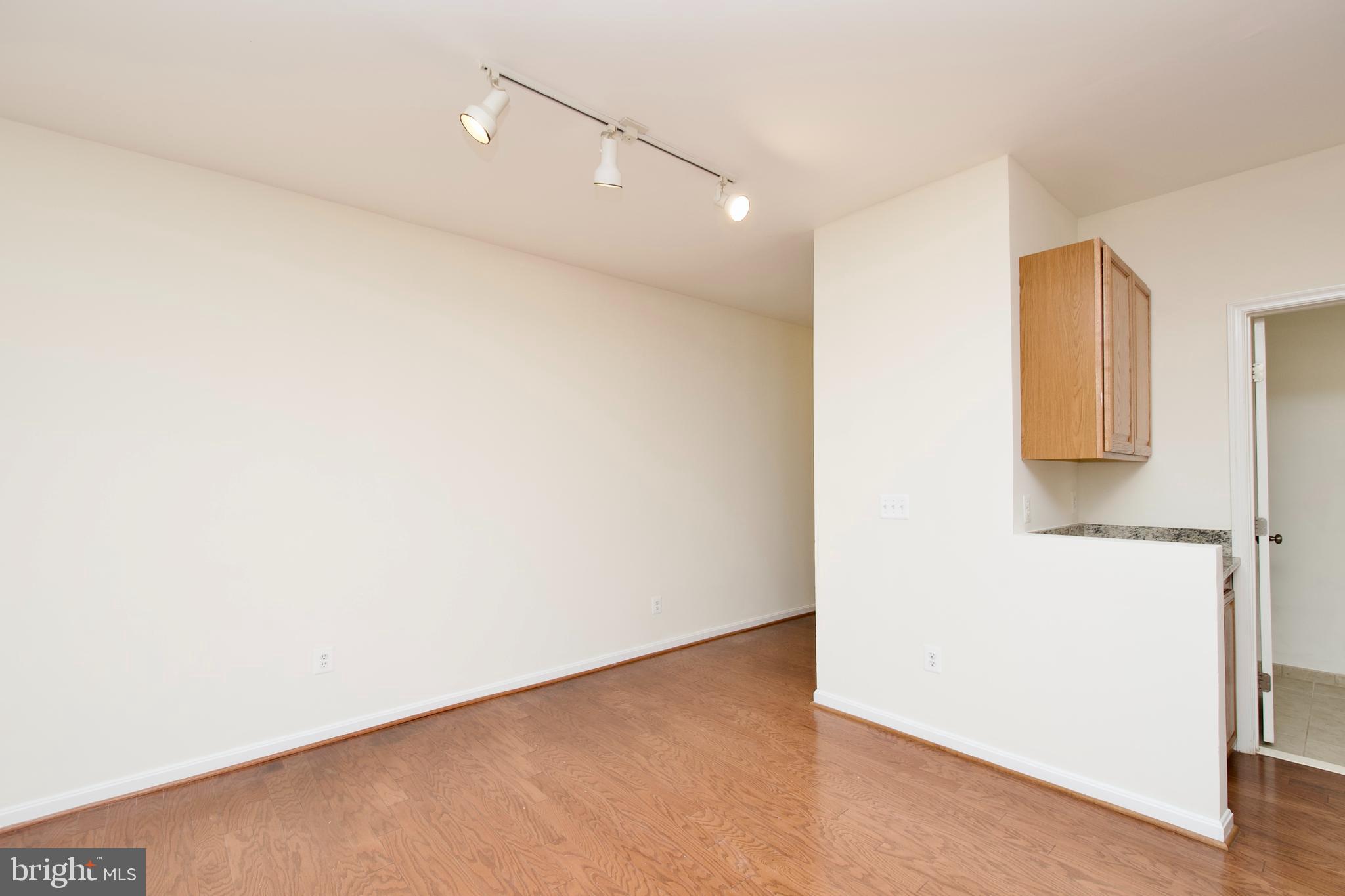 LINDEN ROW CONDOMINIUM - Residential Lease