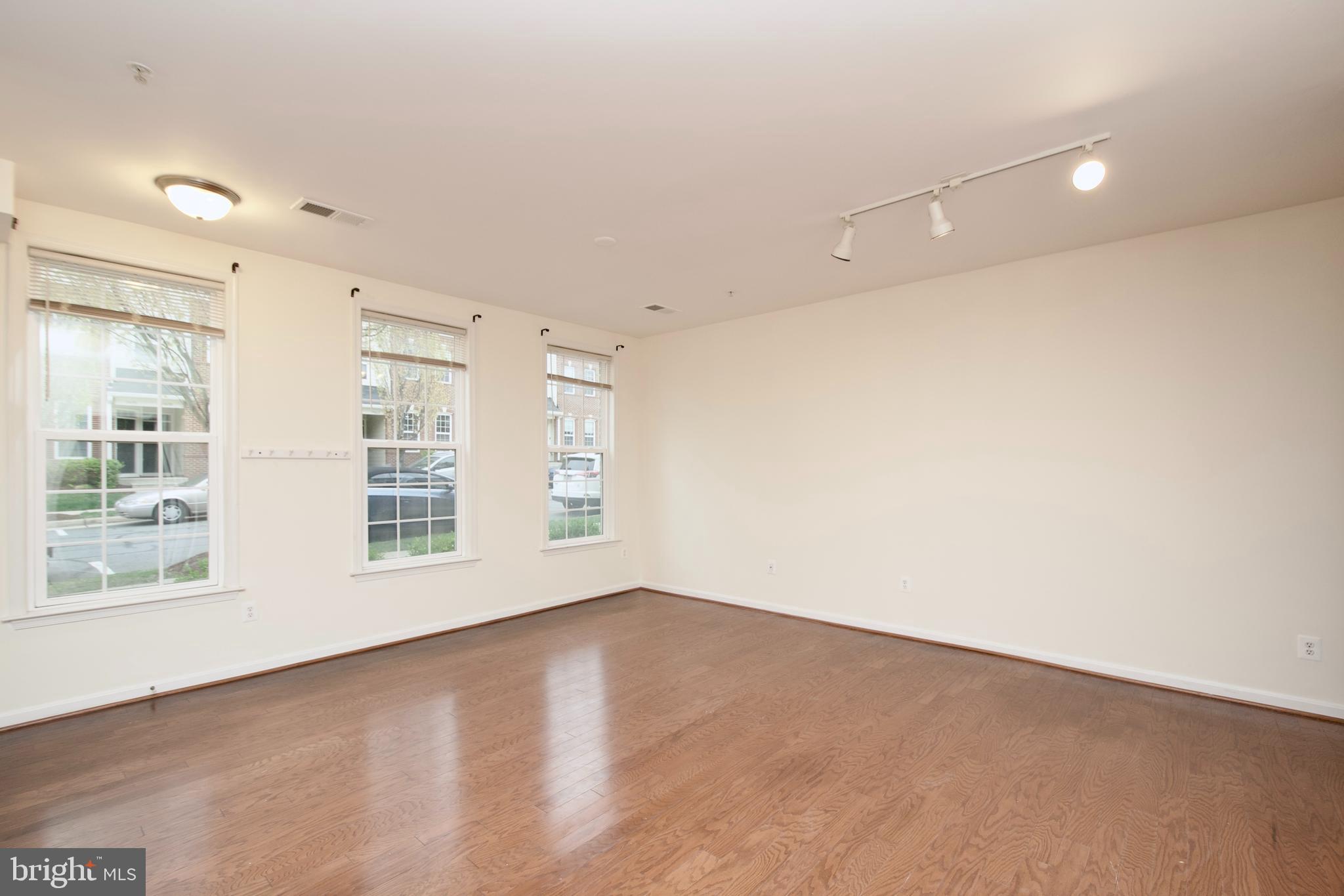 LINDEN ROW CONDOMINIUM - Residential Lease