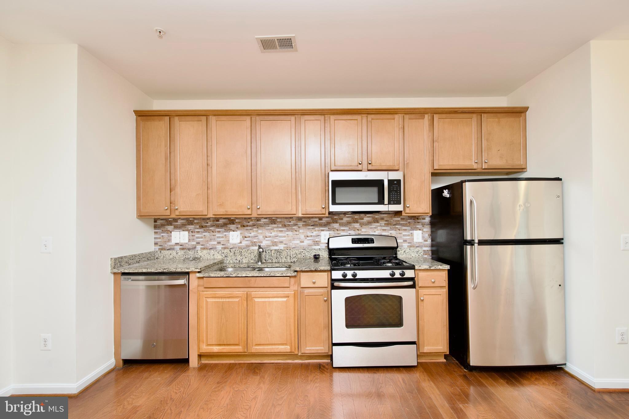 LINDEN ROW CONDOMINIUM - Residential Lease