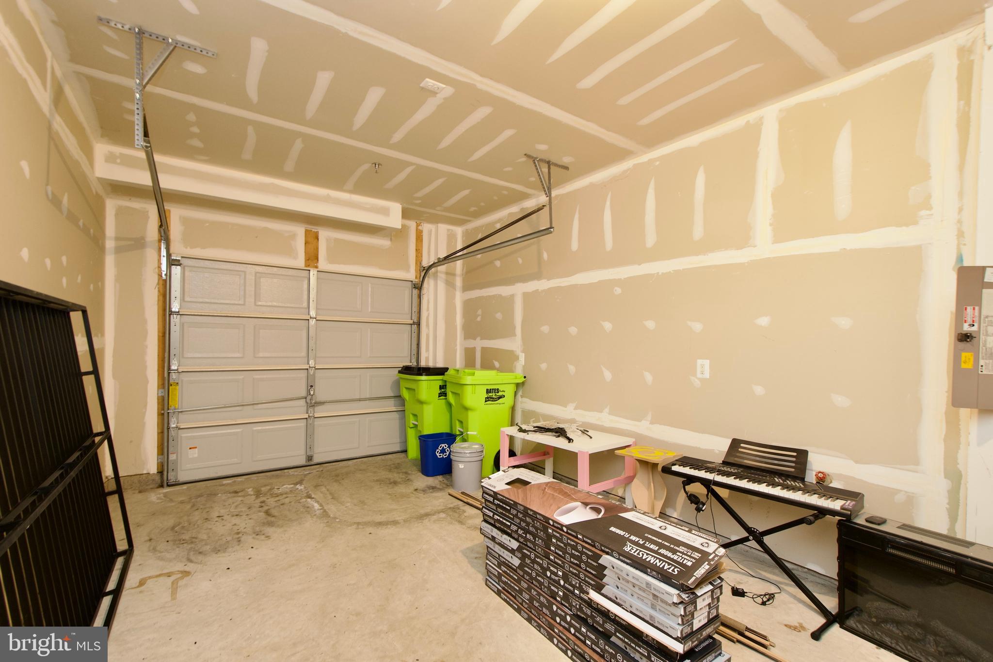 LINDEN ROW CONDOMINIUM - Residential Lease