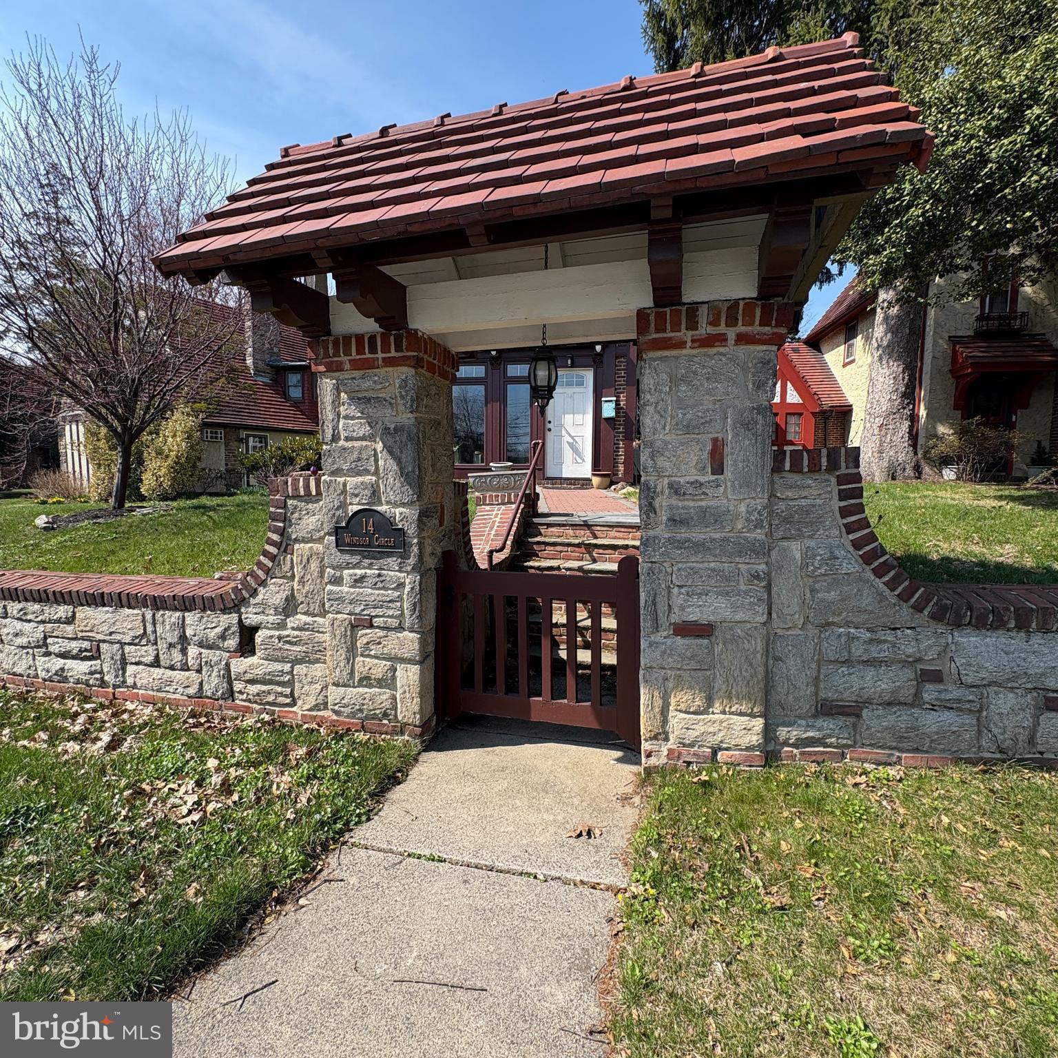 14 WINDSOR CIRCLE