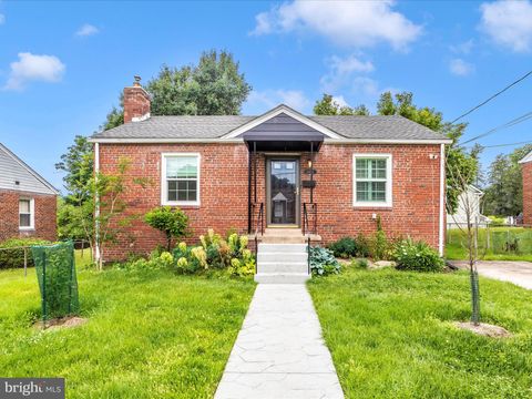 Photo of 10812 Stella Court, Kensington, MD 20895 (MLS # MDMC2133432) Photo of 10812 Stella Court, Kensington, MD 20895 (MLS # MDMC2133432)