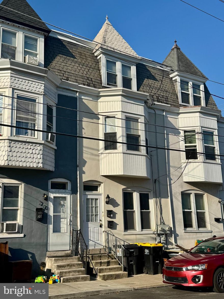 Move-in ready 1 bedroom 1 bathroom efficiency apartment conveniently located in the heart of Boyertown. Walk-able to many restaurants and other necessities. Dogs may be considered on a case by case basis, absolutely no cats.