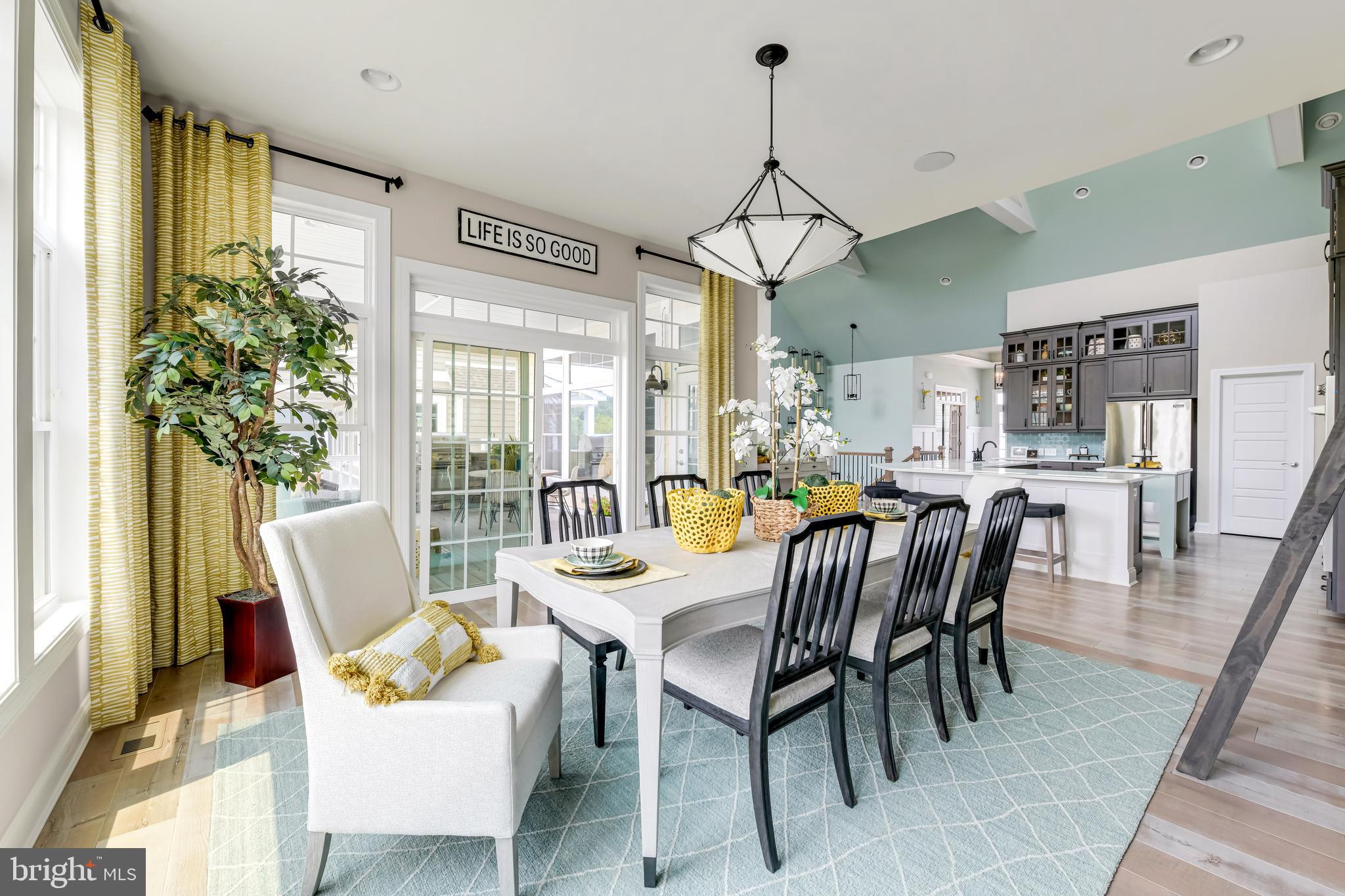 CHANNEL POINTE - Residential