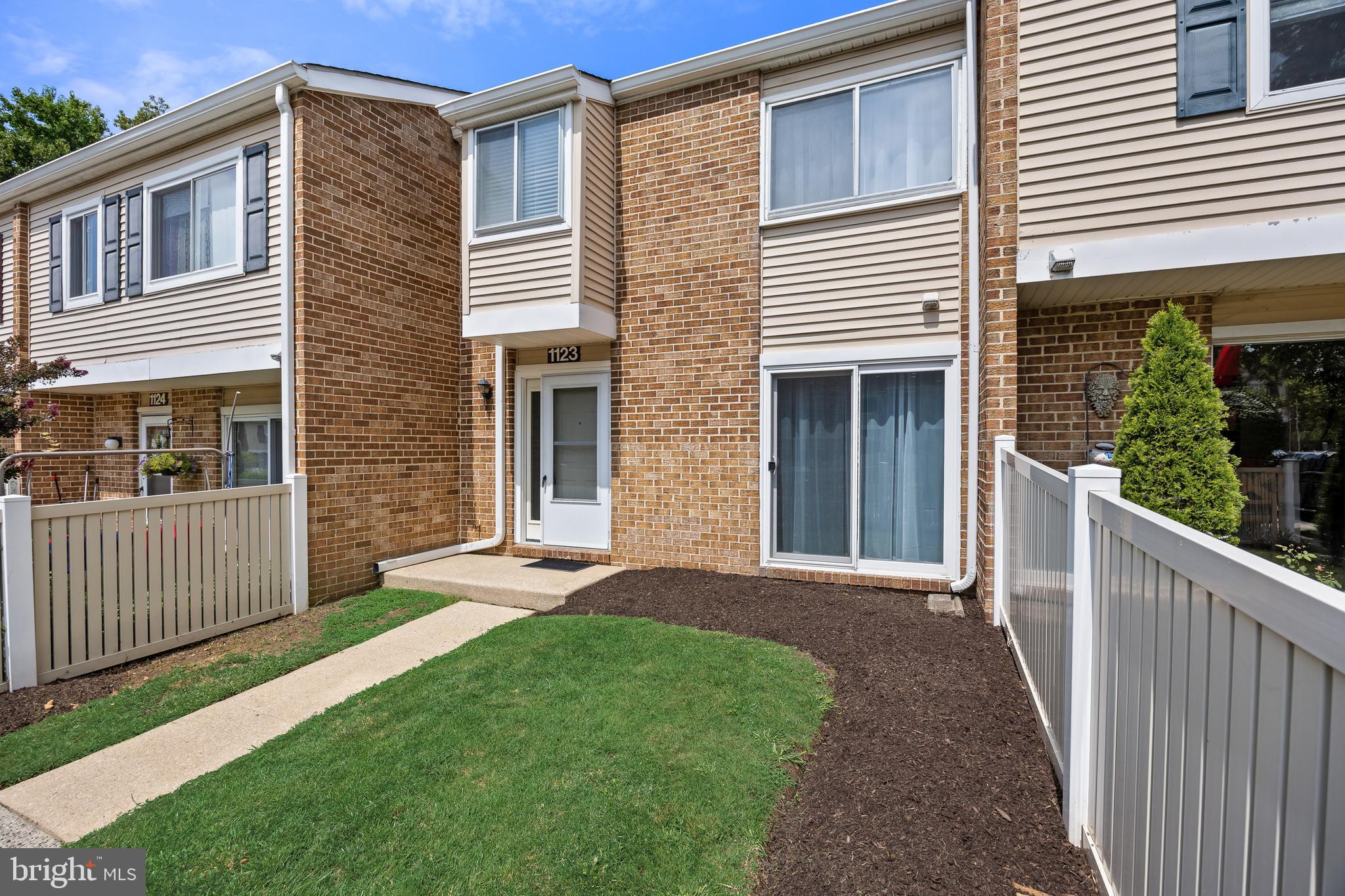 1123 THACKARY COURT