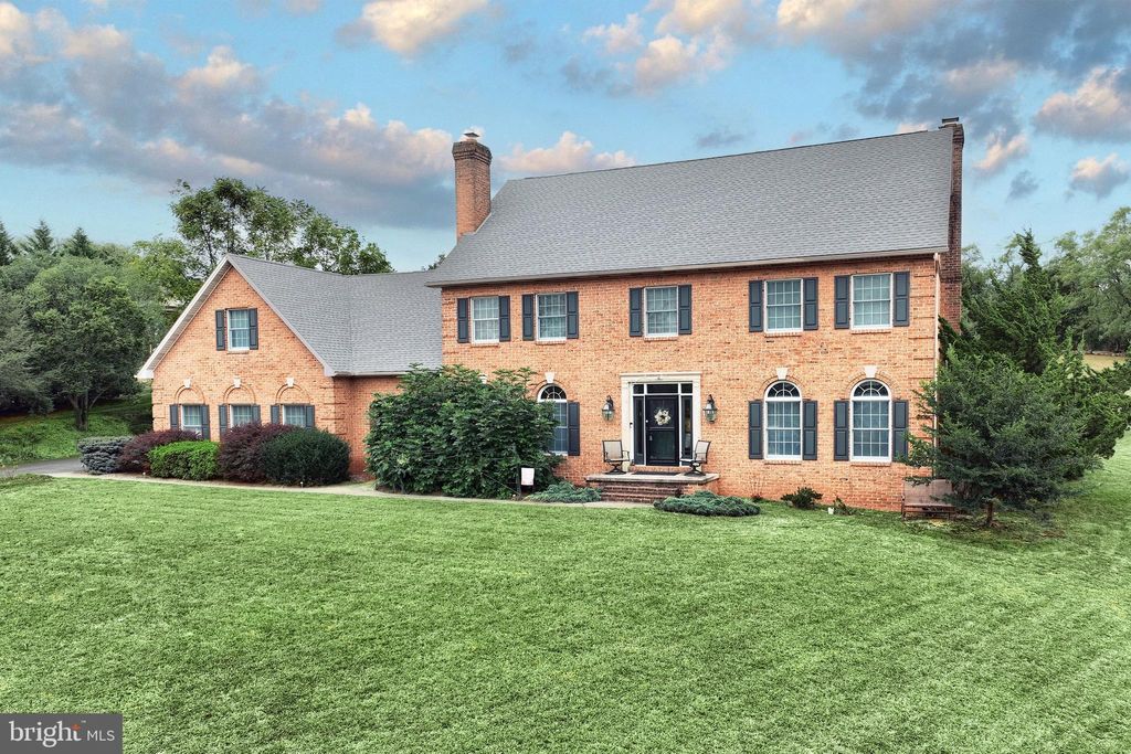 Photo of 1425 Brittany Drive, YORK, PA 17404 (MLS # PAYK2090396)